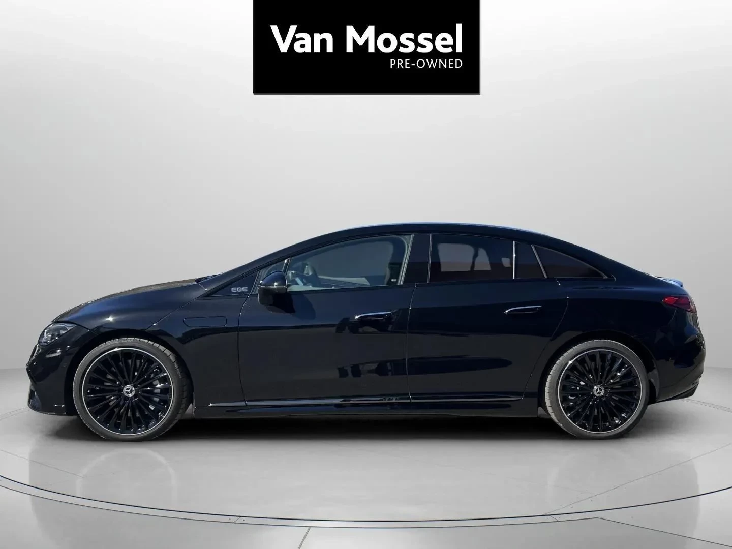 Mercedes-Benz-EQE-image-7