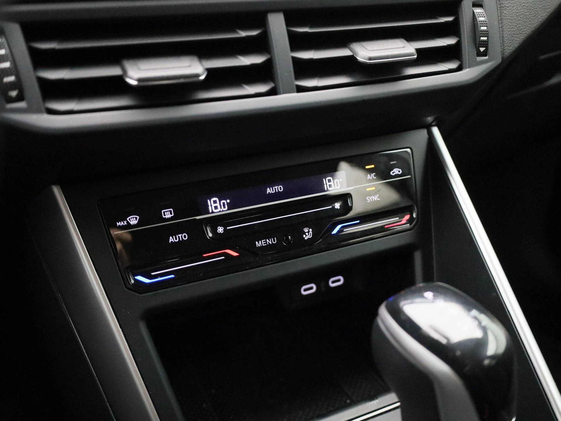 Volkswagen-Polo-image-18