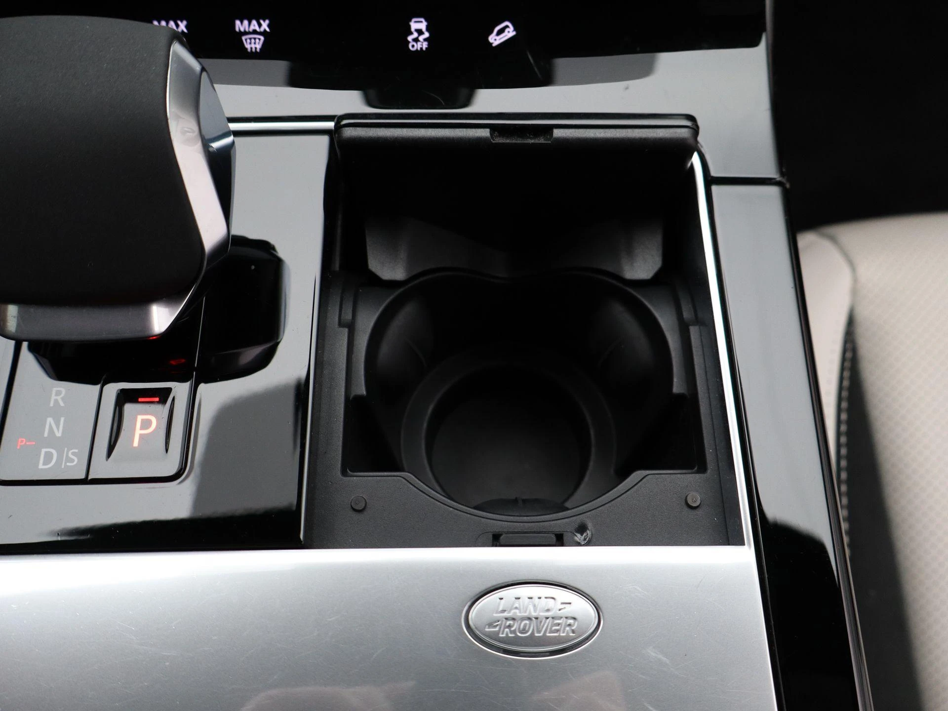 Land Rover-Range Rover Velar-image-22