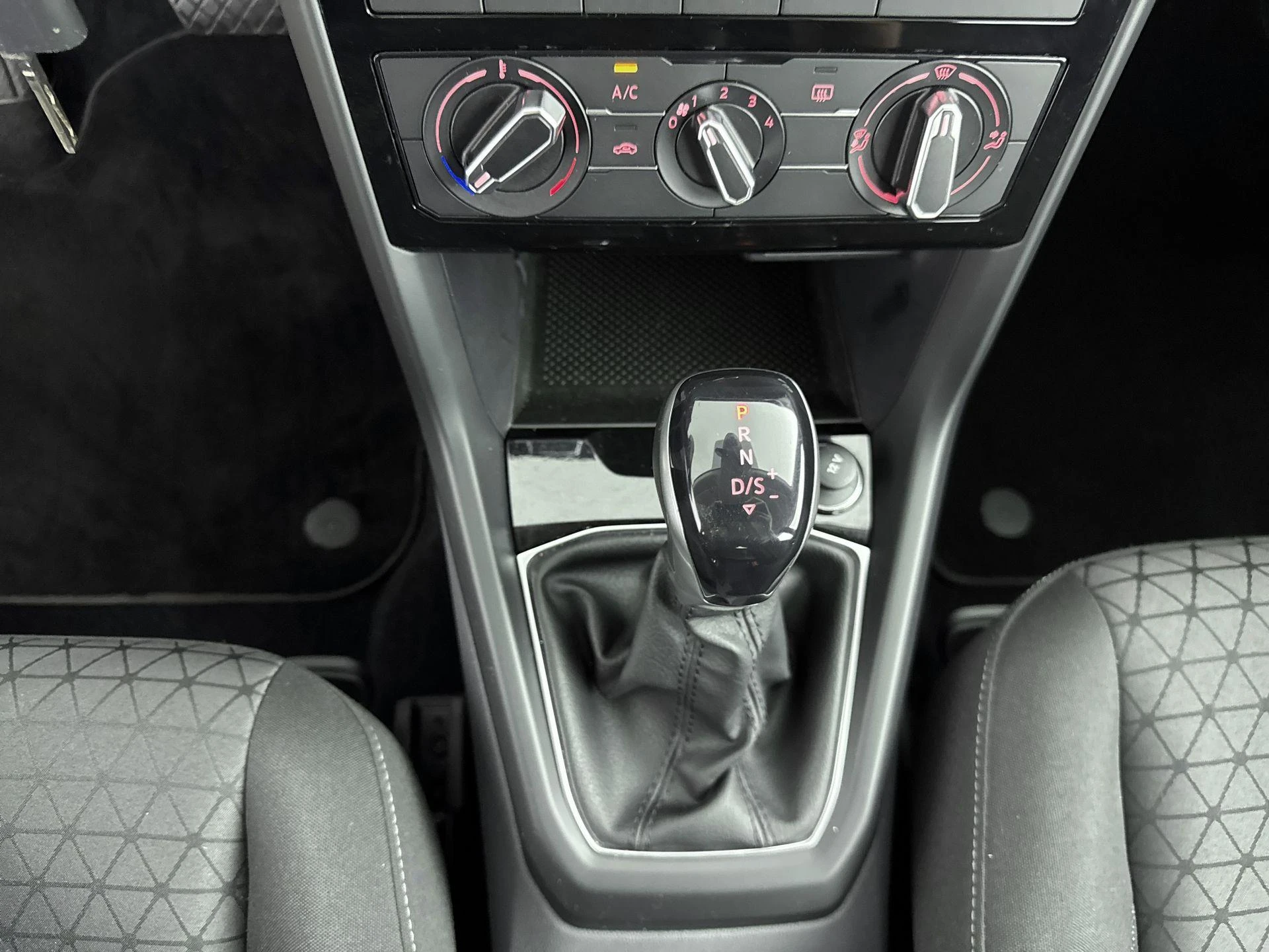Volkswagen-T-Cross-image-22