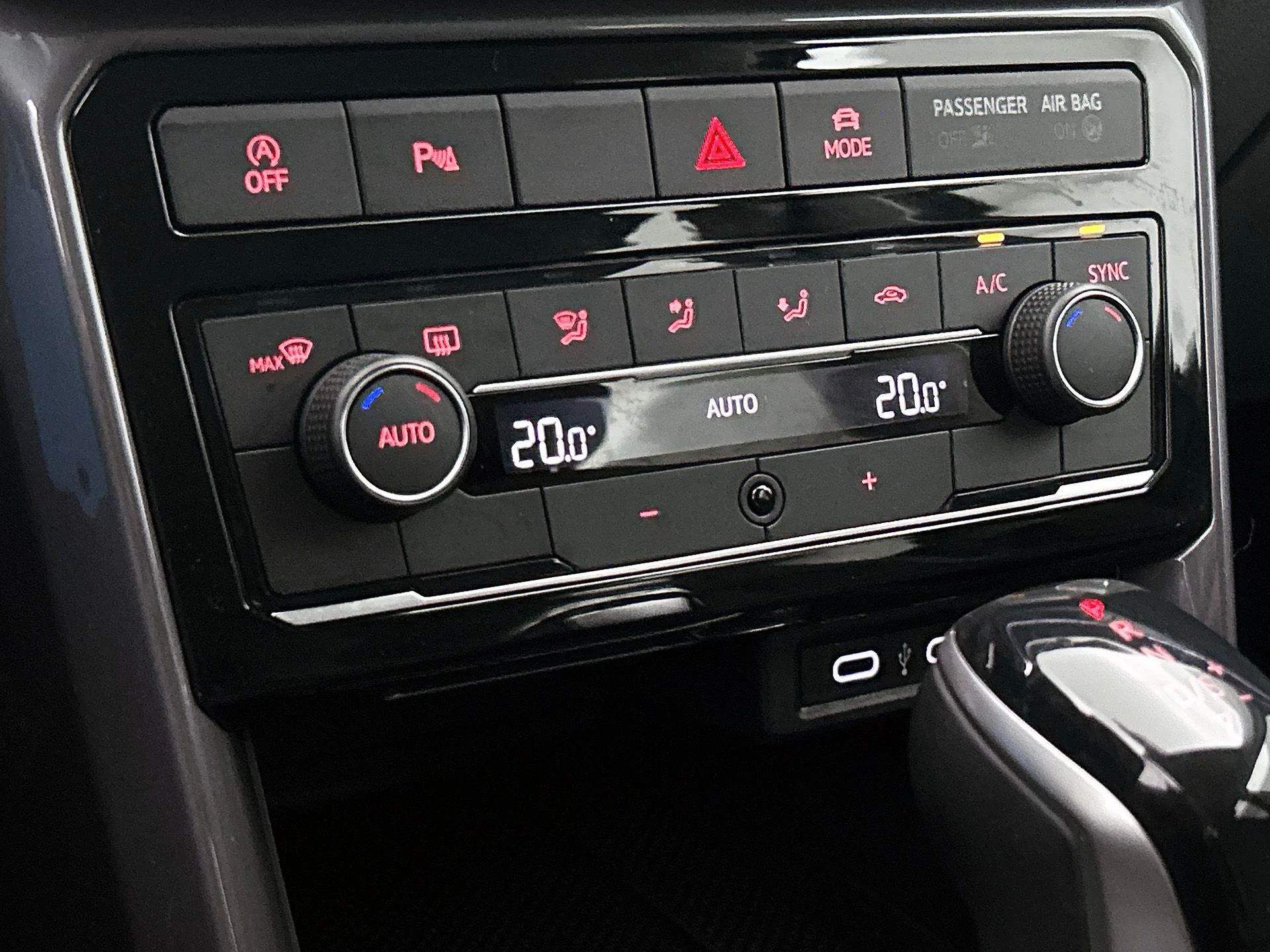 Volkswagen-T-Cross-image-19