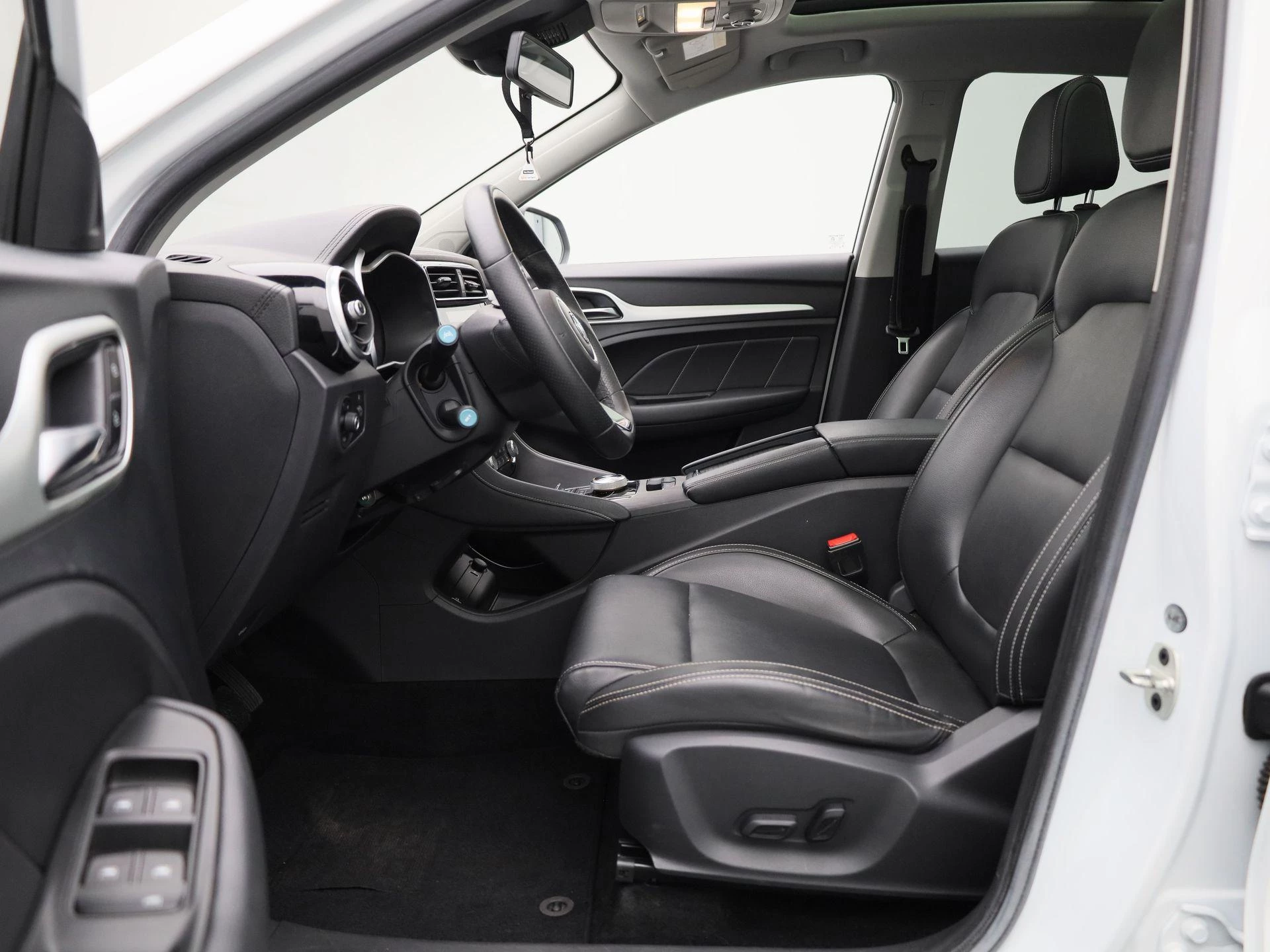 MG-ZS EV-image-10