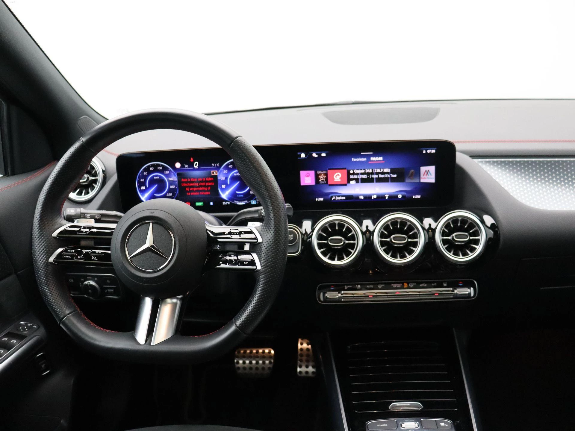 Mercedes-Benz EQA 250+ AMG Line + PANORAMISCH DAK + CARPLAY + CAMERA +