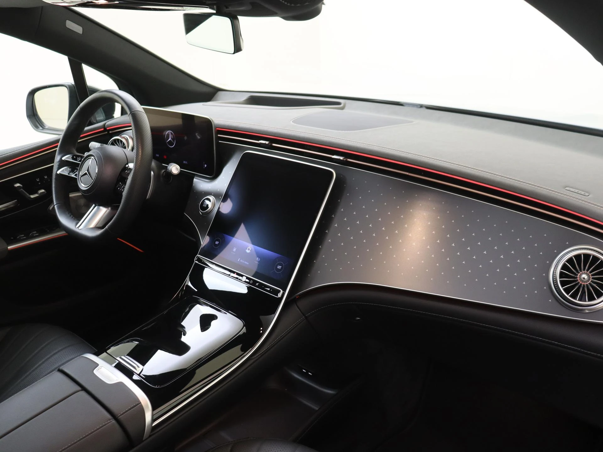 Mercedes-Benz-EQS-image-4