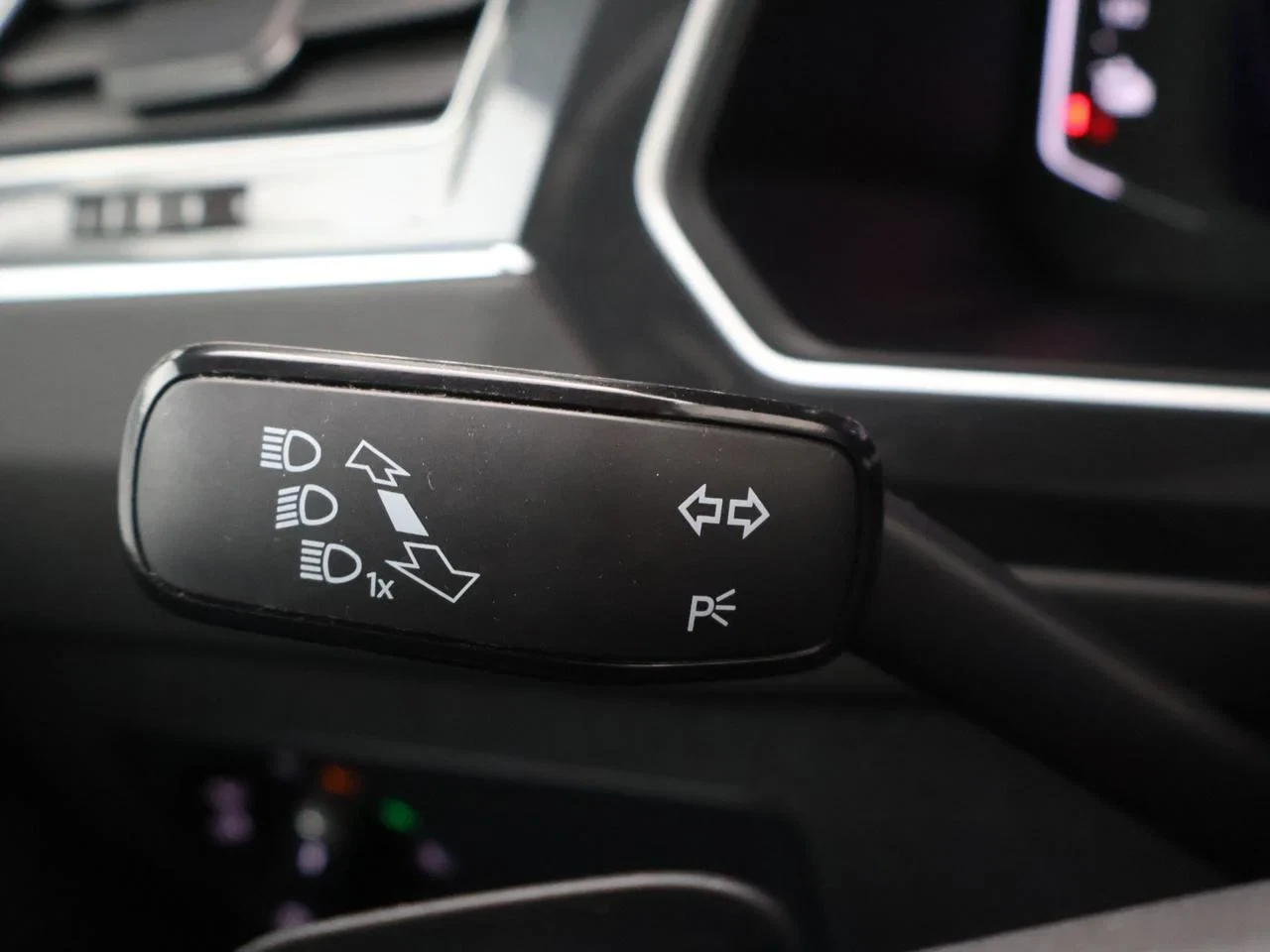 Volkswagen-Tiguan-image-12