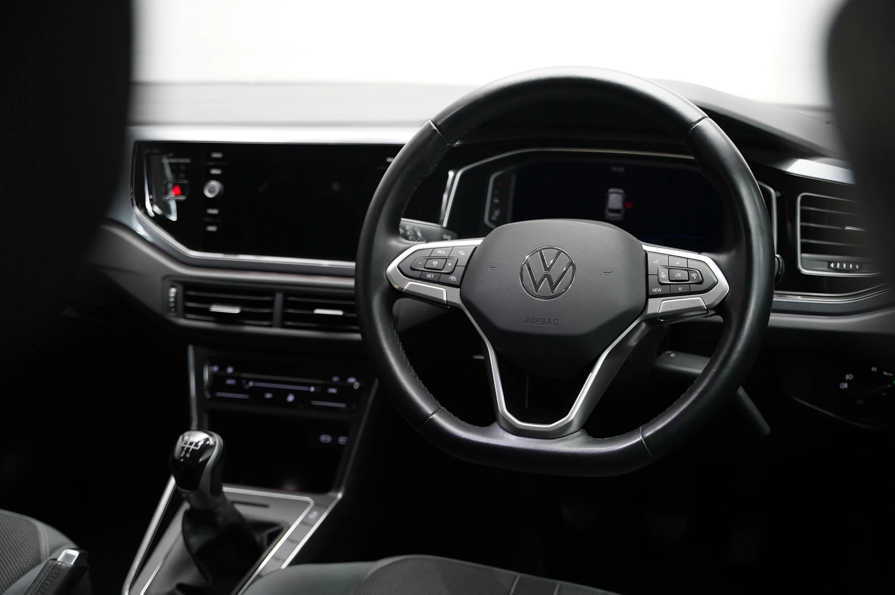 Volkswagen-Polo-image-8