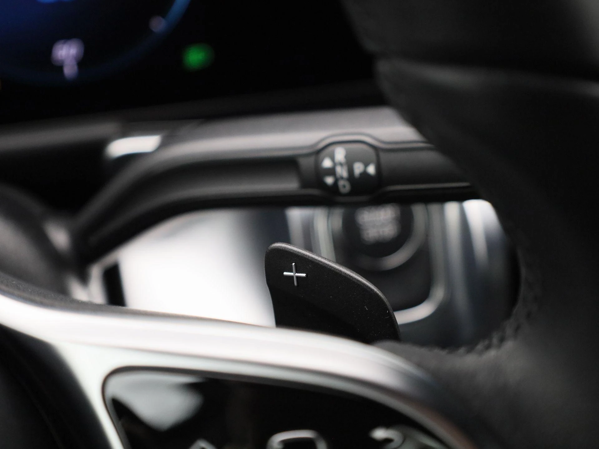 Mercedes-Benz-EQB-image-28