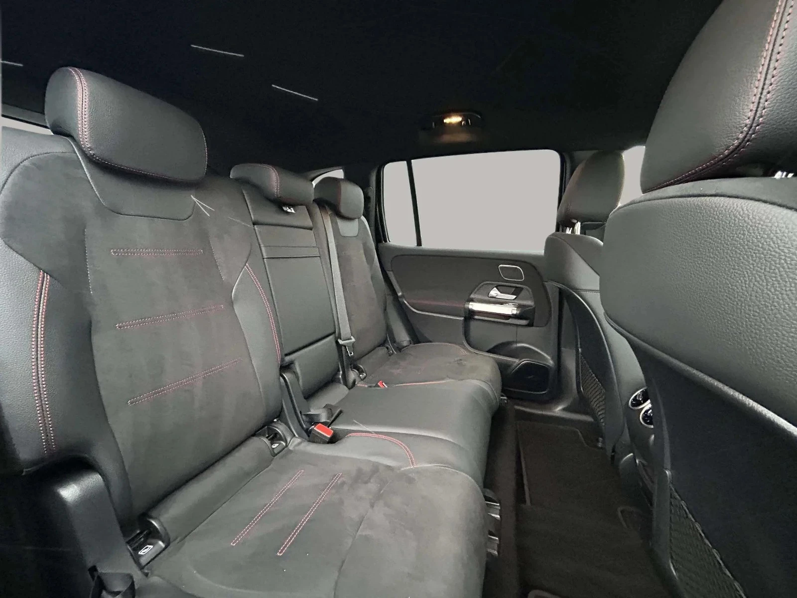 Mercedes-Benz-EQB-image-15