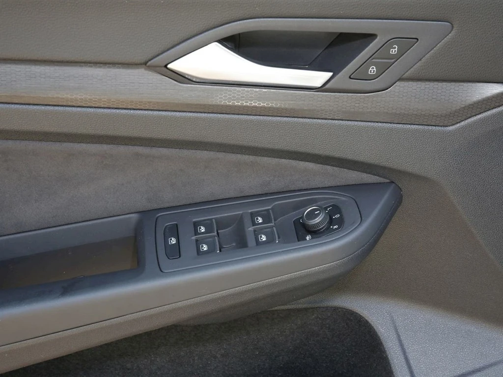 Volkswagen-Golf-image-15
