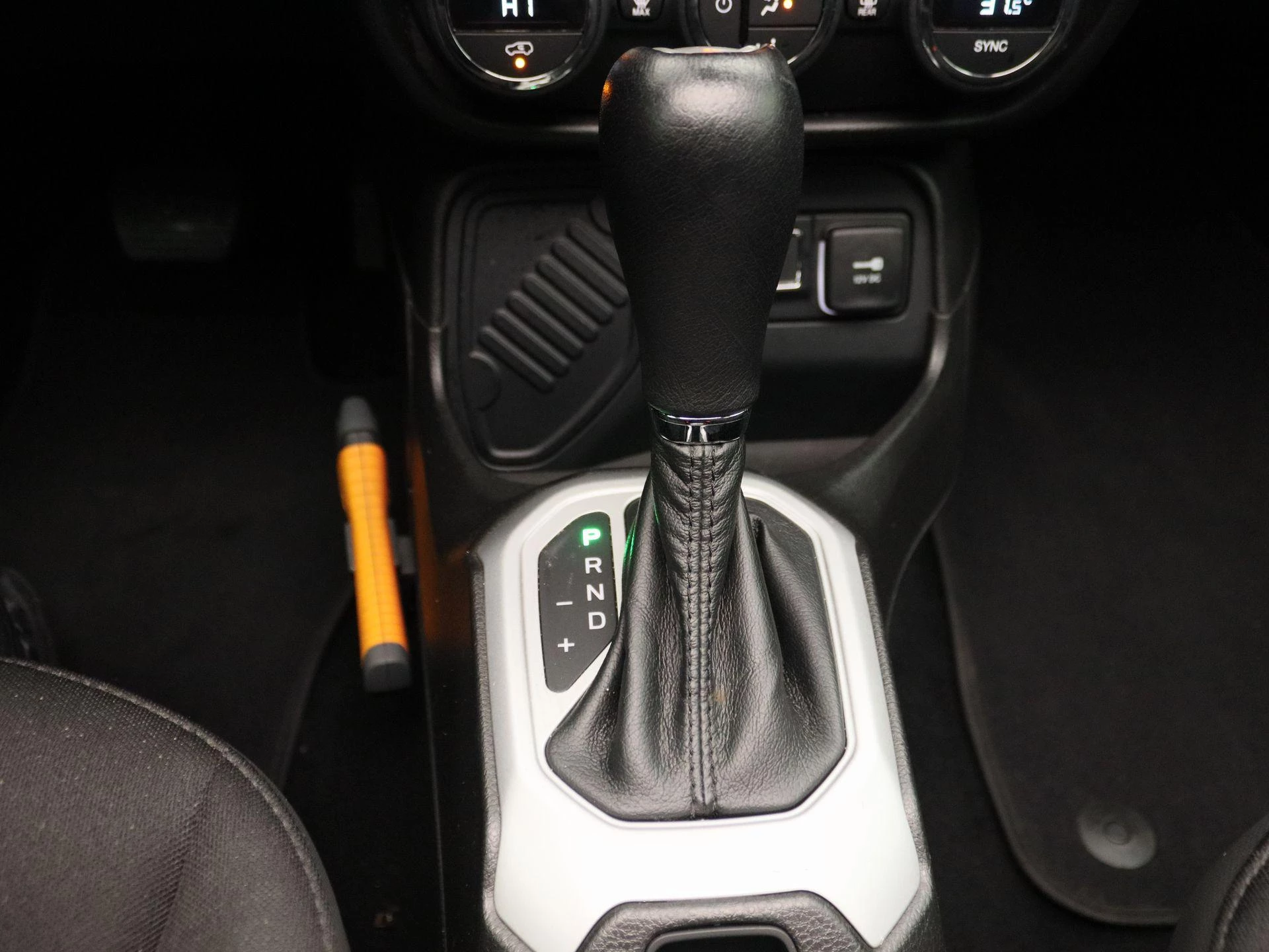 Jeep-Renegade-image-16