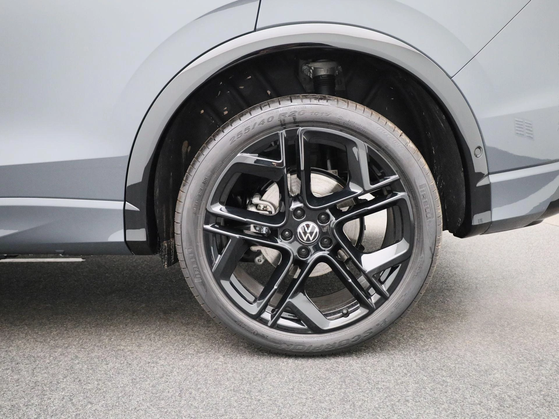 Volkswagen-Tiguan-image-12