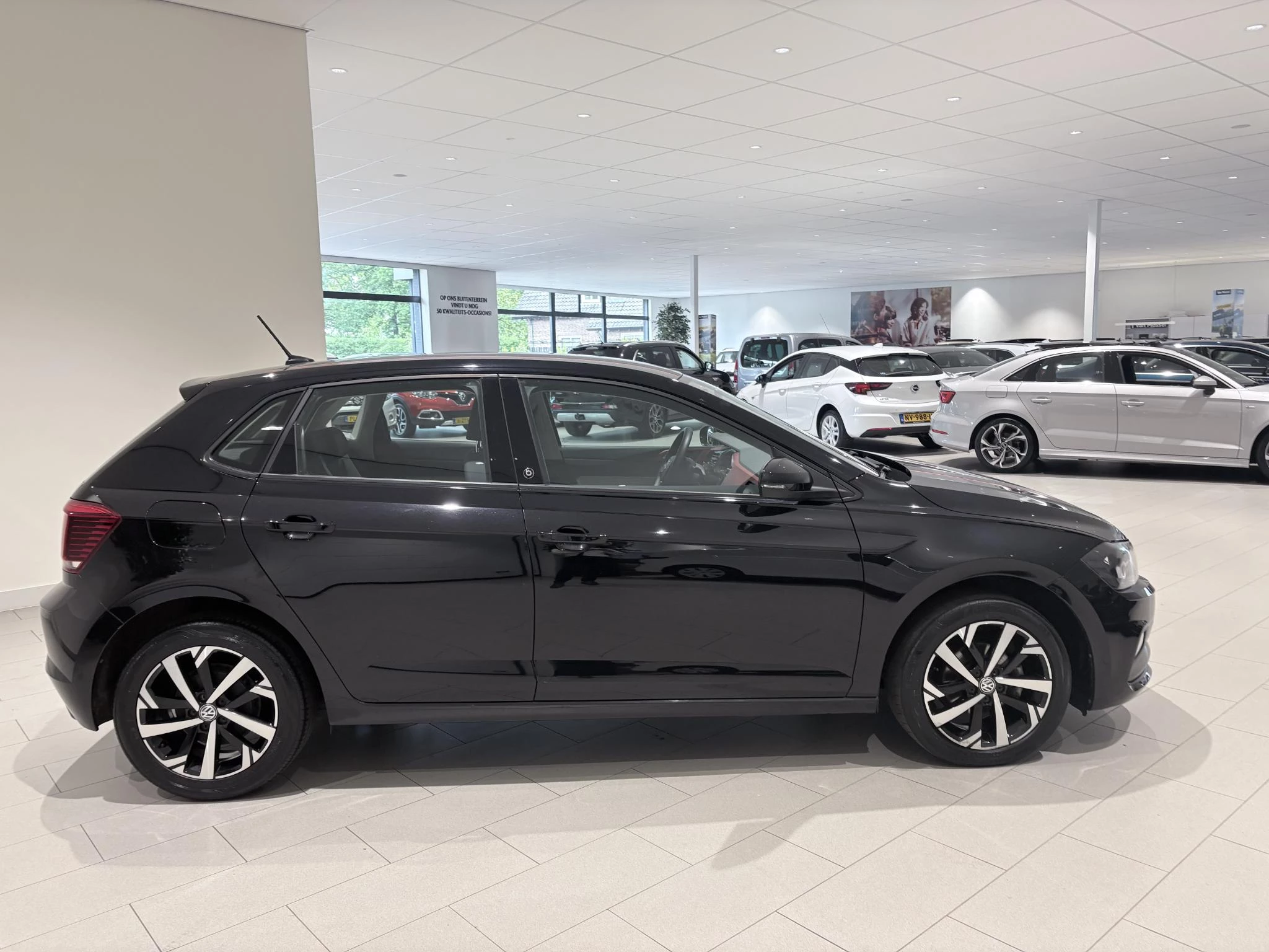 Volkswagen-Polo-image-6