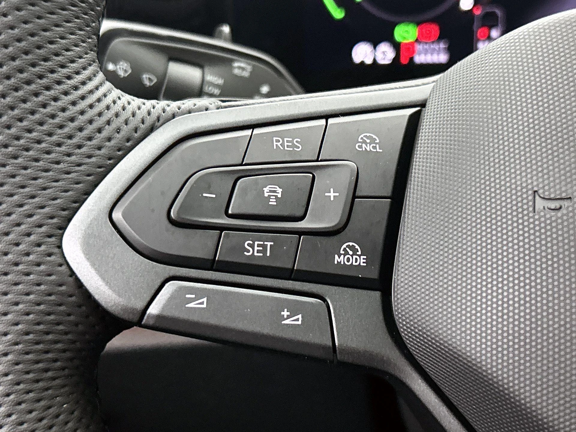 Volkswagen-Tiguan-image-5