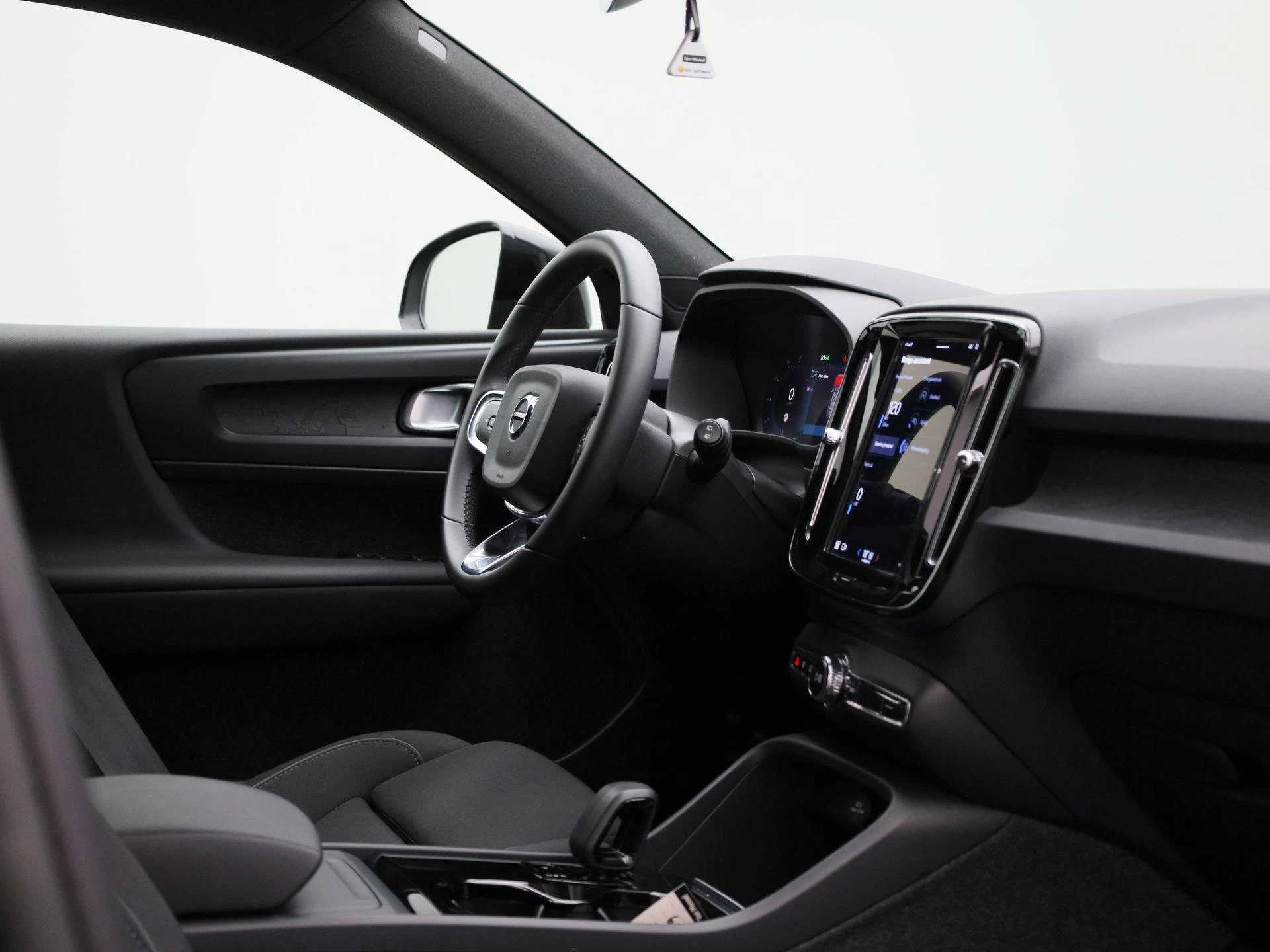 Volvo-XC40-image-32