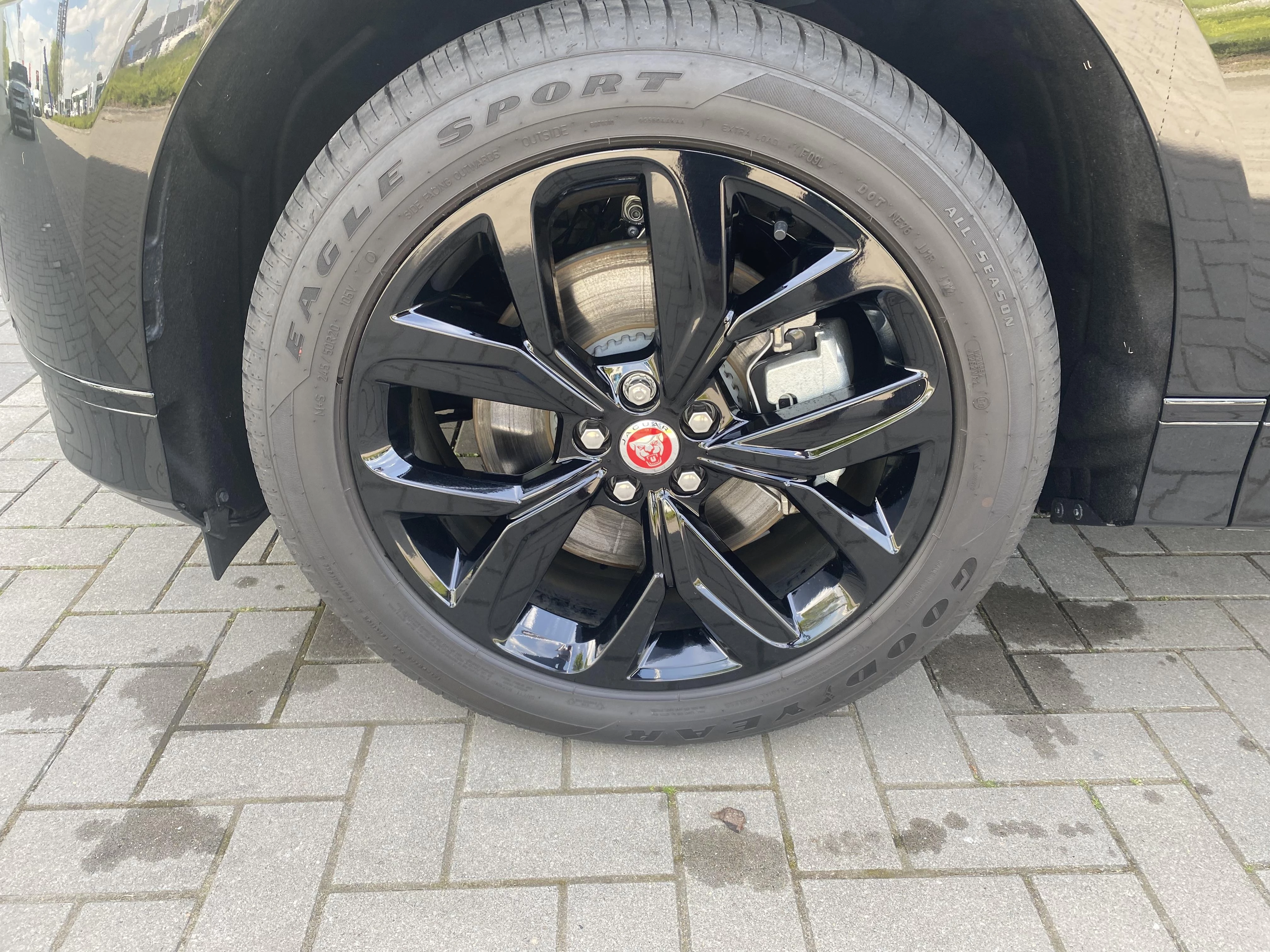 Jaguar-I-PACE-image-3