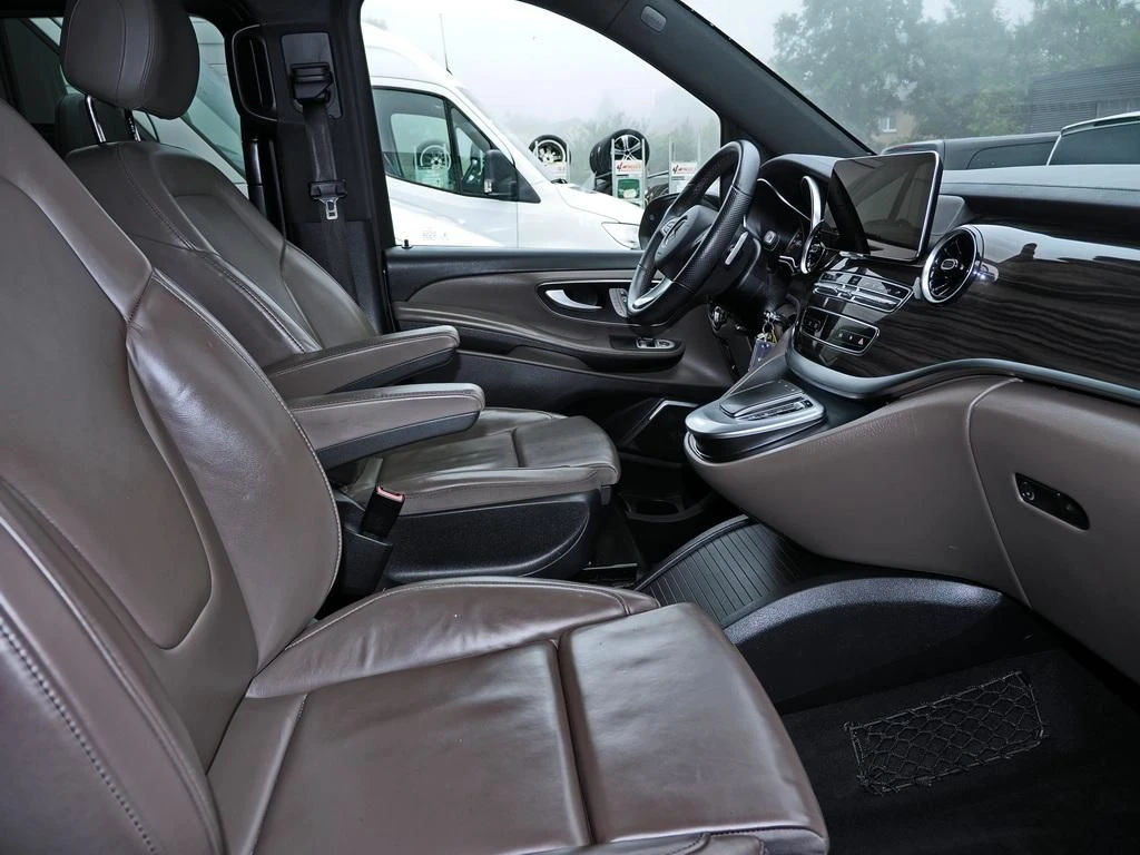 Mercedes-Benz-V-Klasse 300-image-13