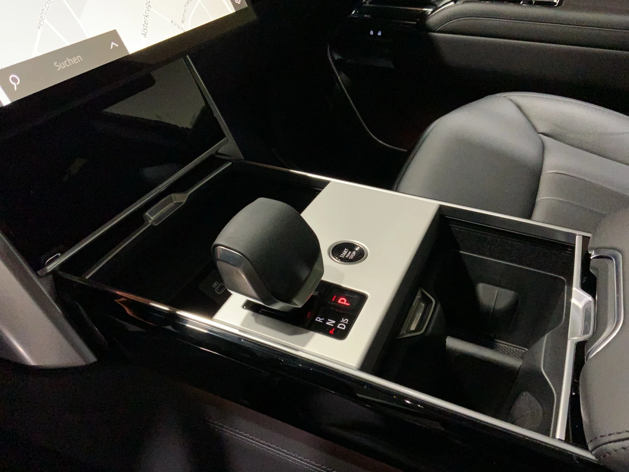 Land Rover-Range Rover-image-22