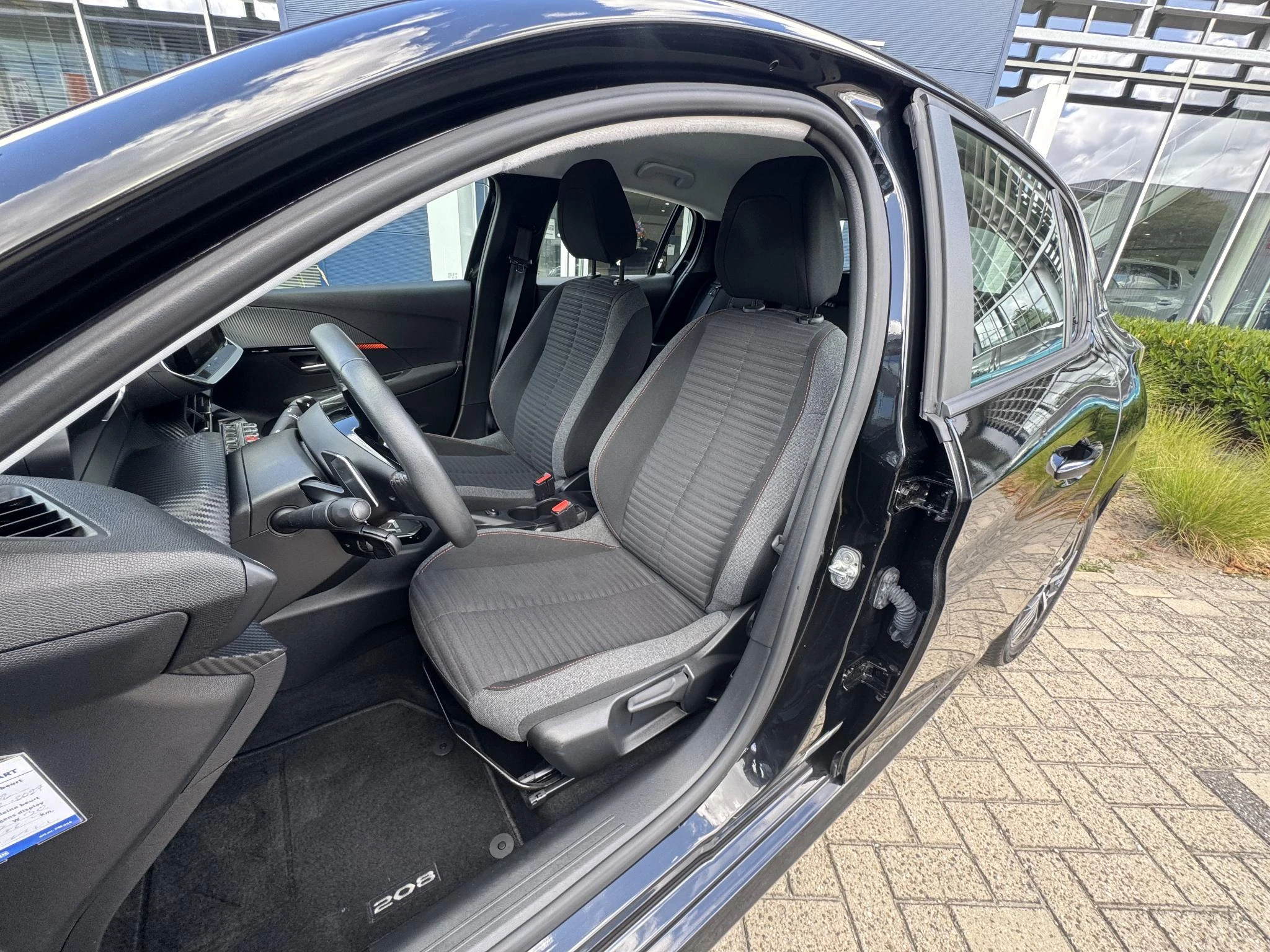 Peugeot-208-image-16