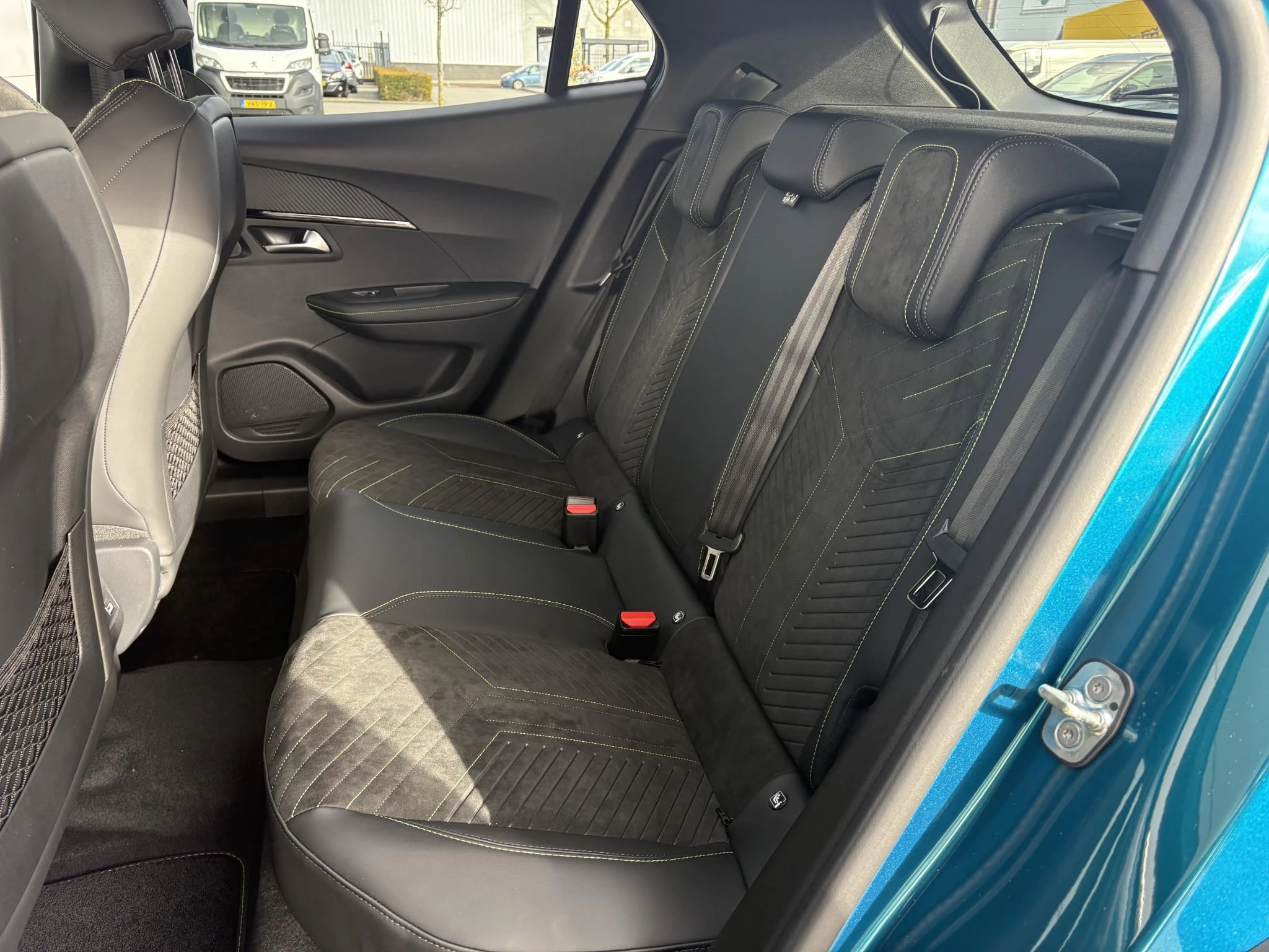 Peugeot-e-2008-image-21