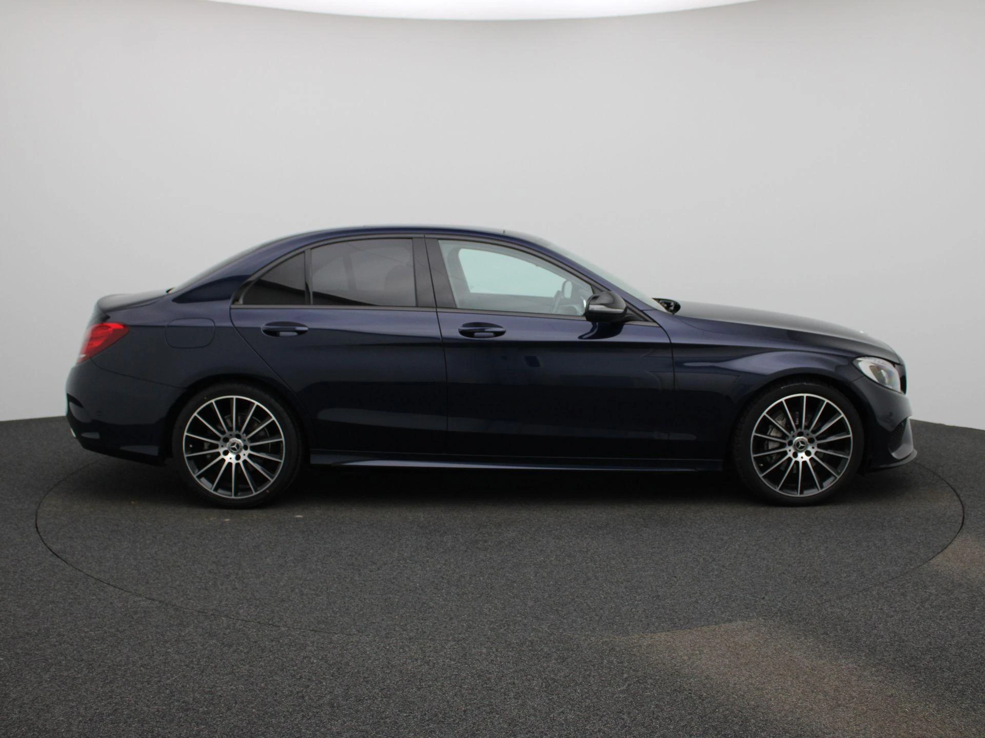 Mercedes-Benz-C-Klasse-image-5