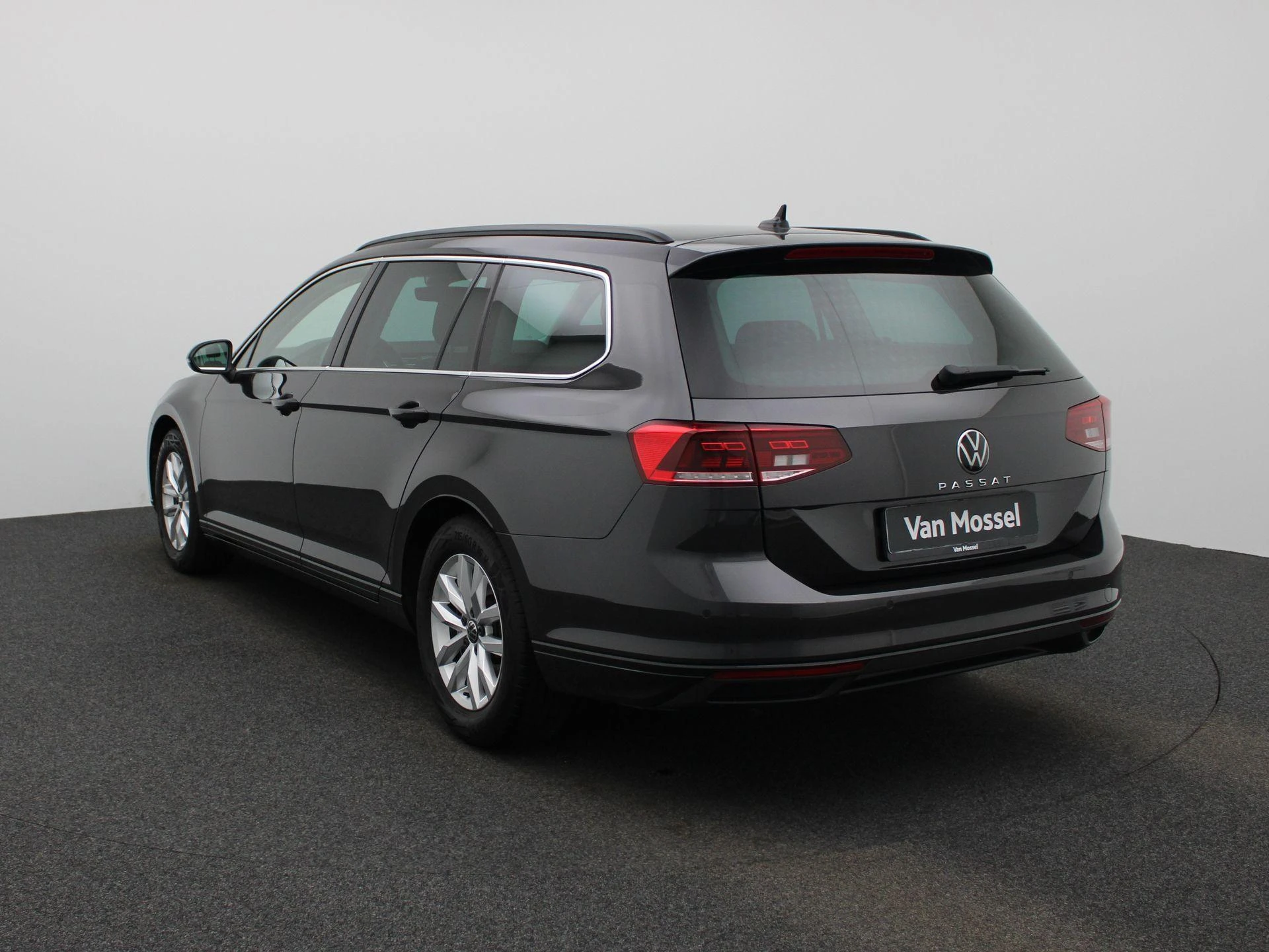 Volkswagen-Passat-image-1