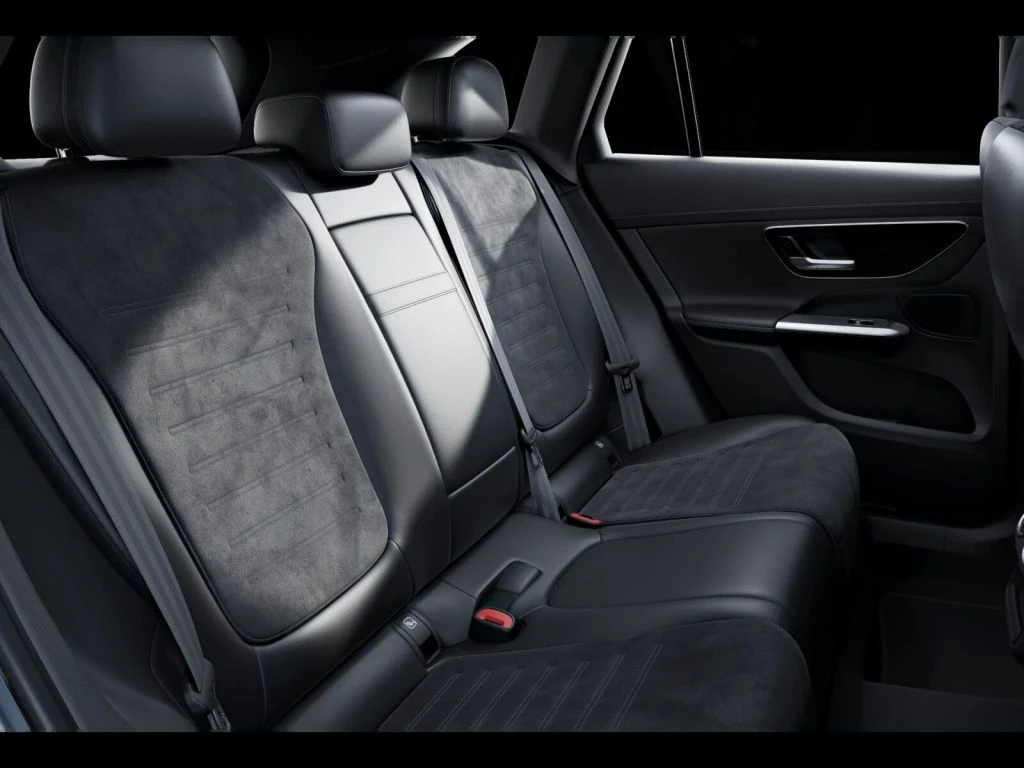Mercedes-Benz-GLC 300 d-image-11