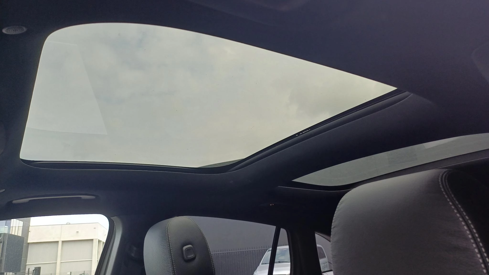 Mercedes-Benz GLA 250 e AMG Line + LEDER + PANO + MULTIBEAM + HEAD UP + CARPLAY +