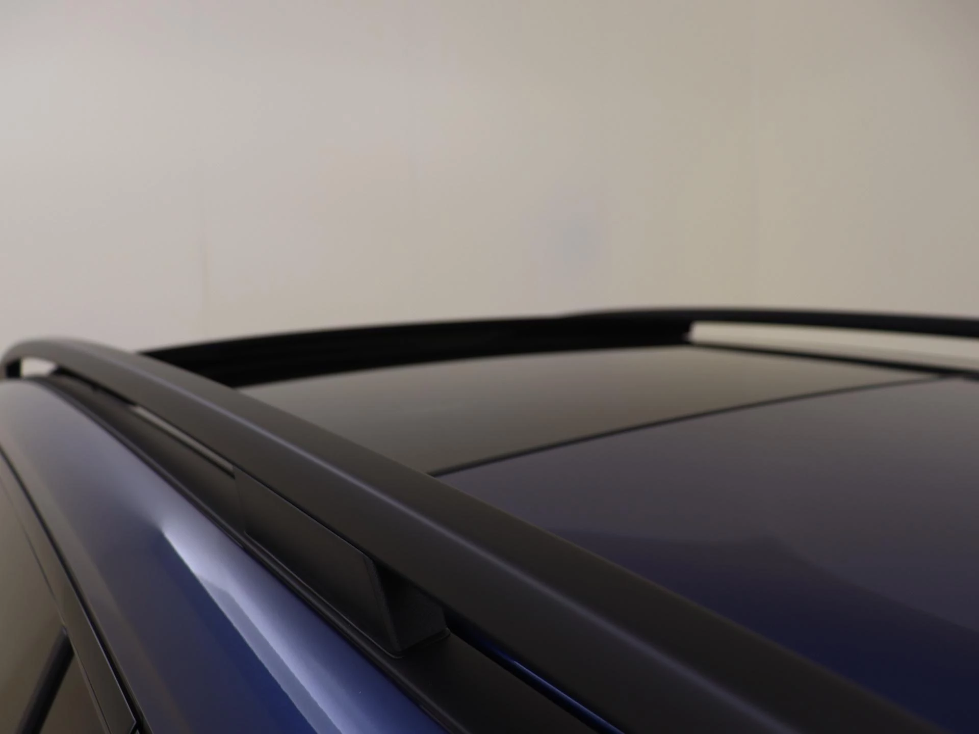 Mercedes-Benz-EQB-image-28