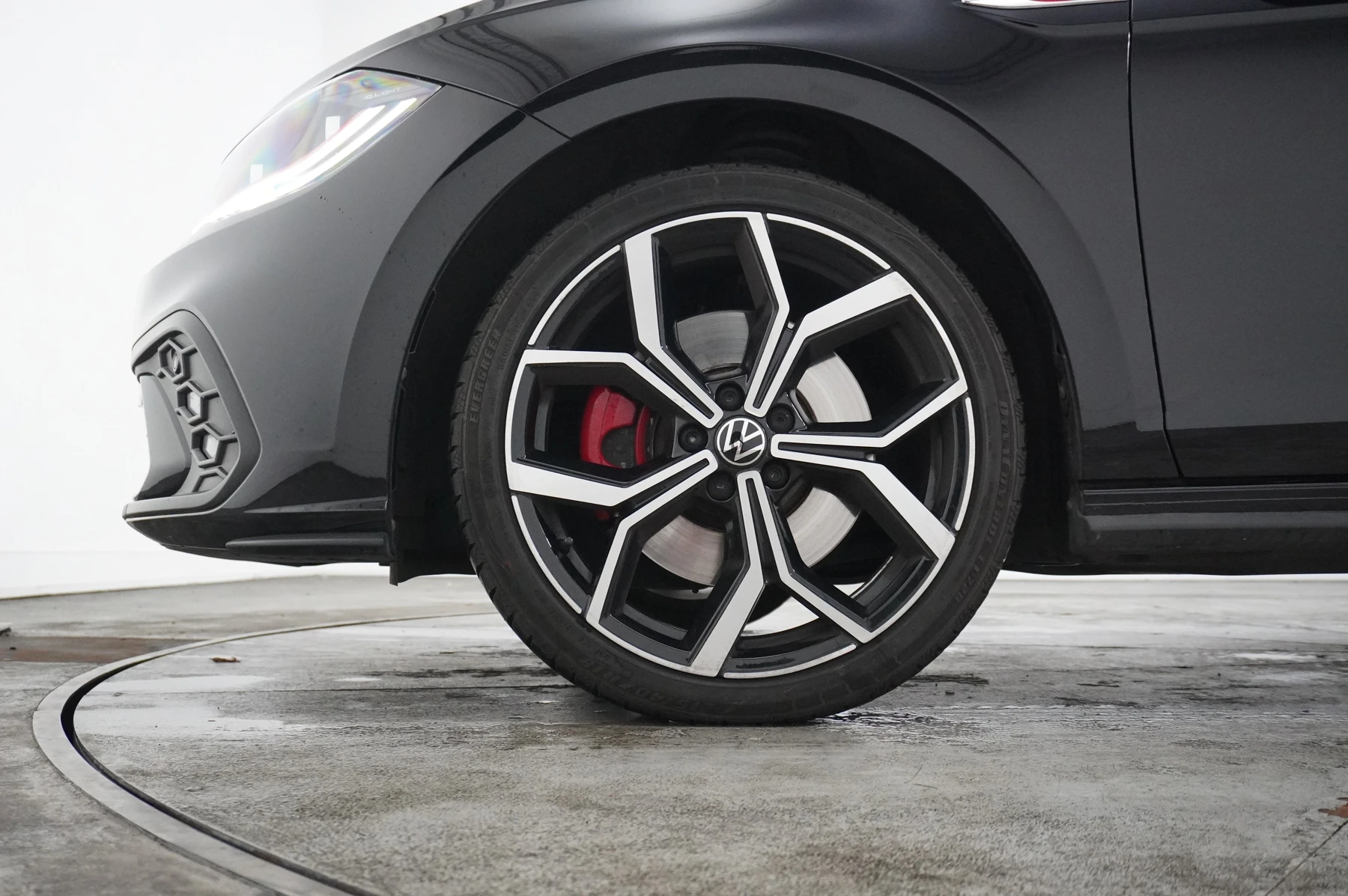 Volkswagen-Polo-image-4