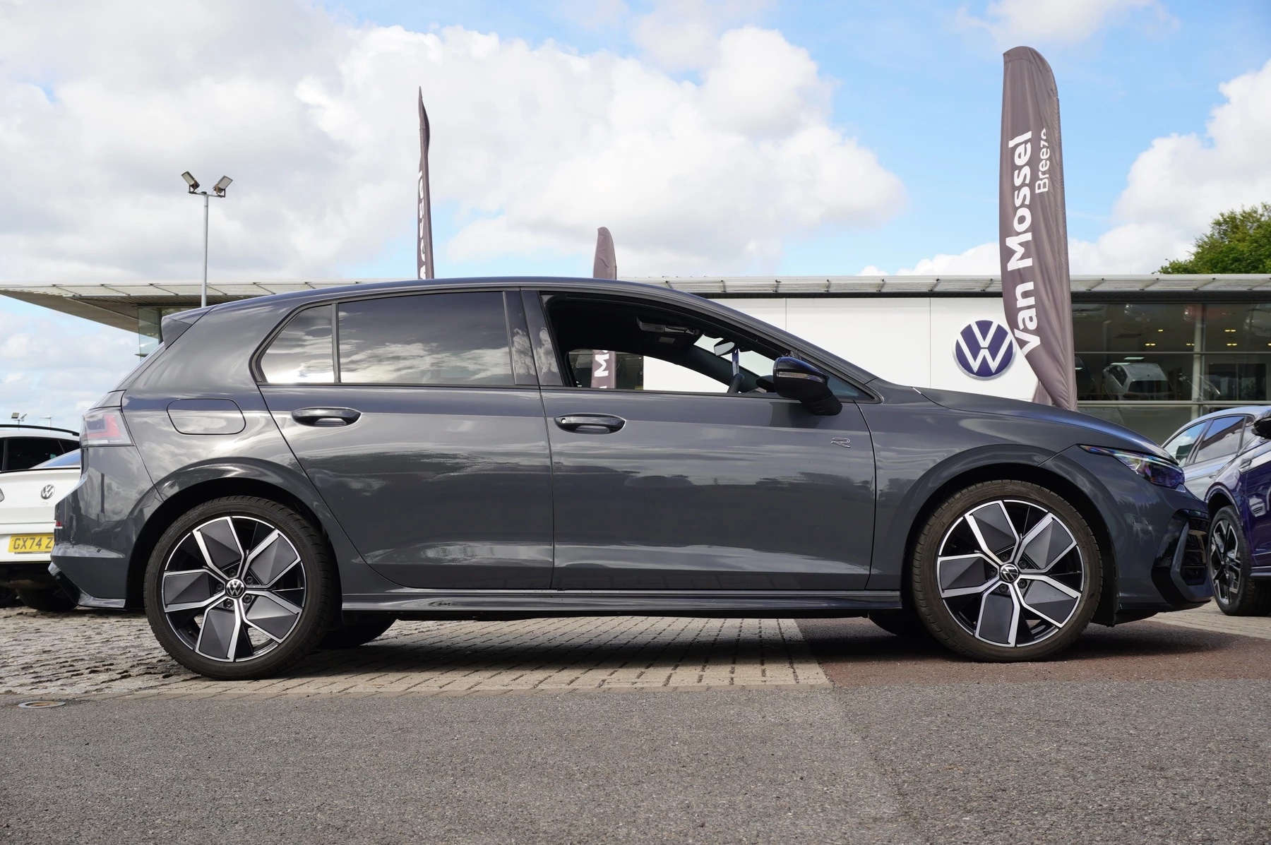 Volkswagen-Golf-image-3