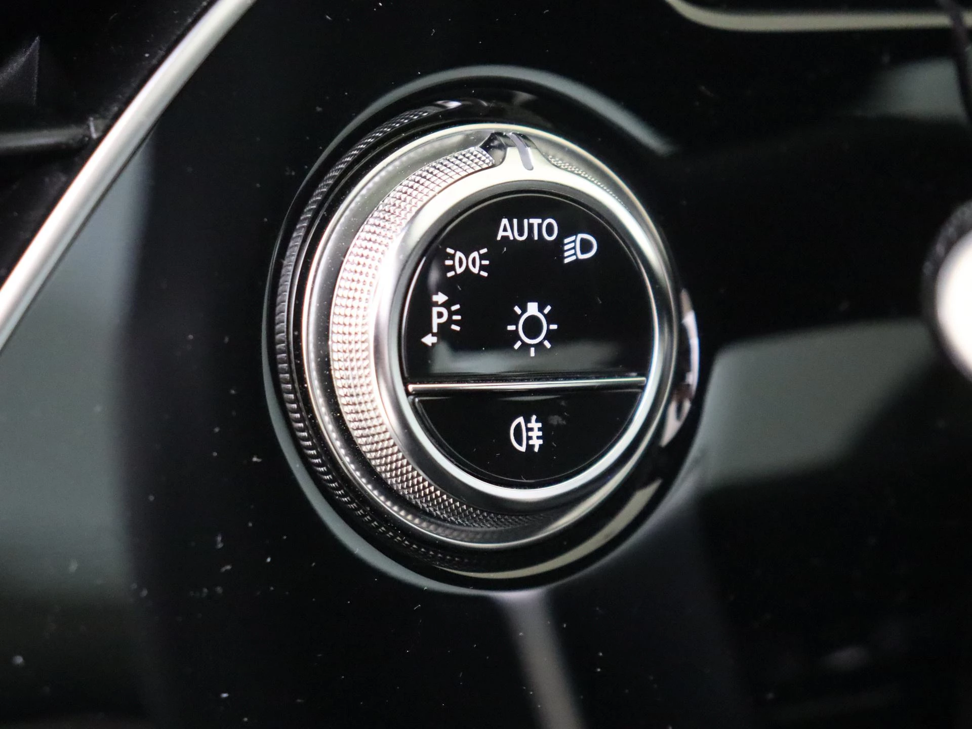 Mercedes-Benz-E-Klasse-image-23