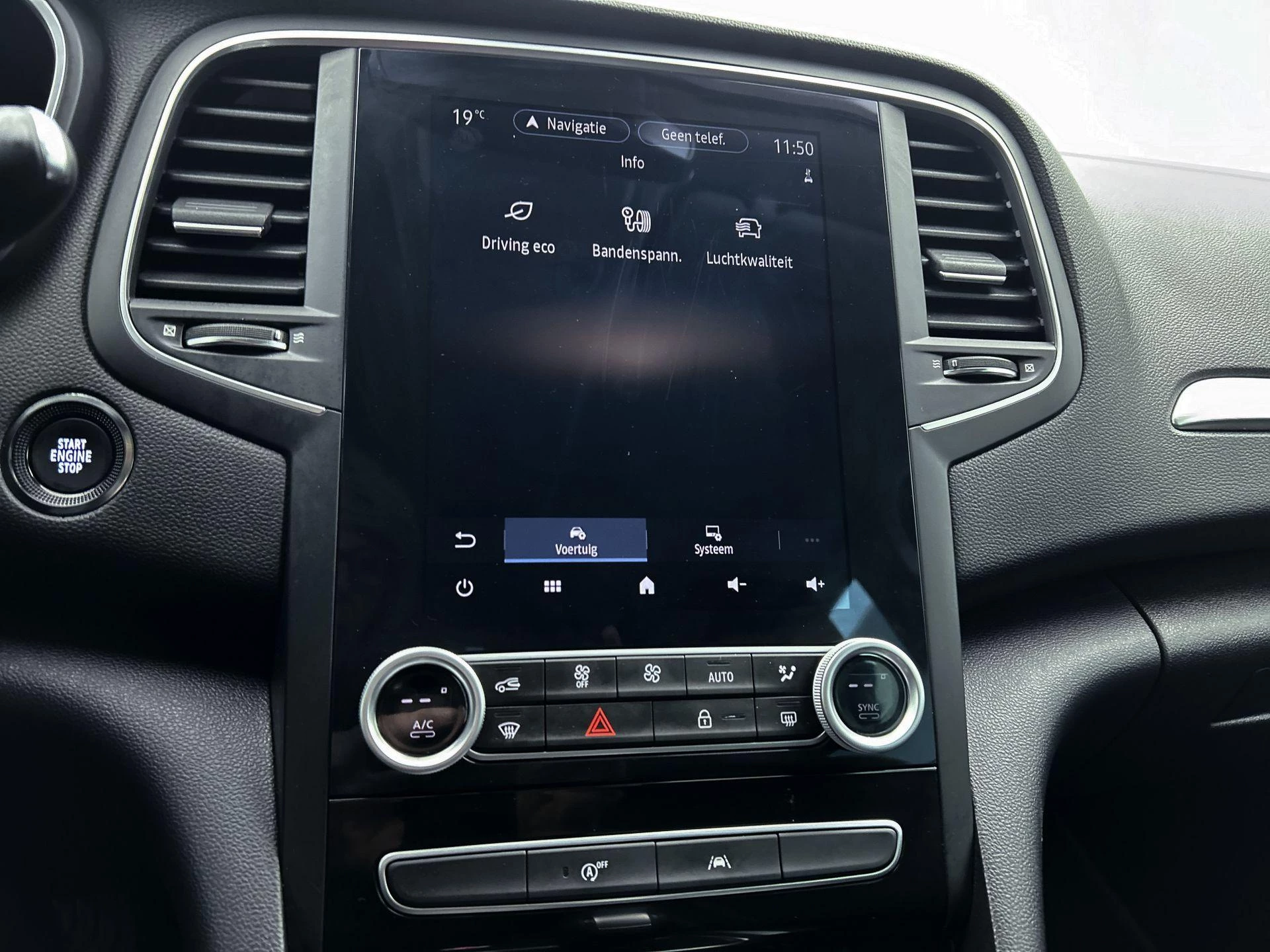 Renault-Mégane Estate-image-24