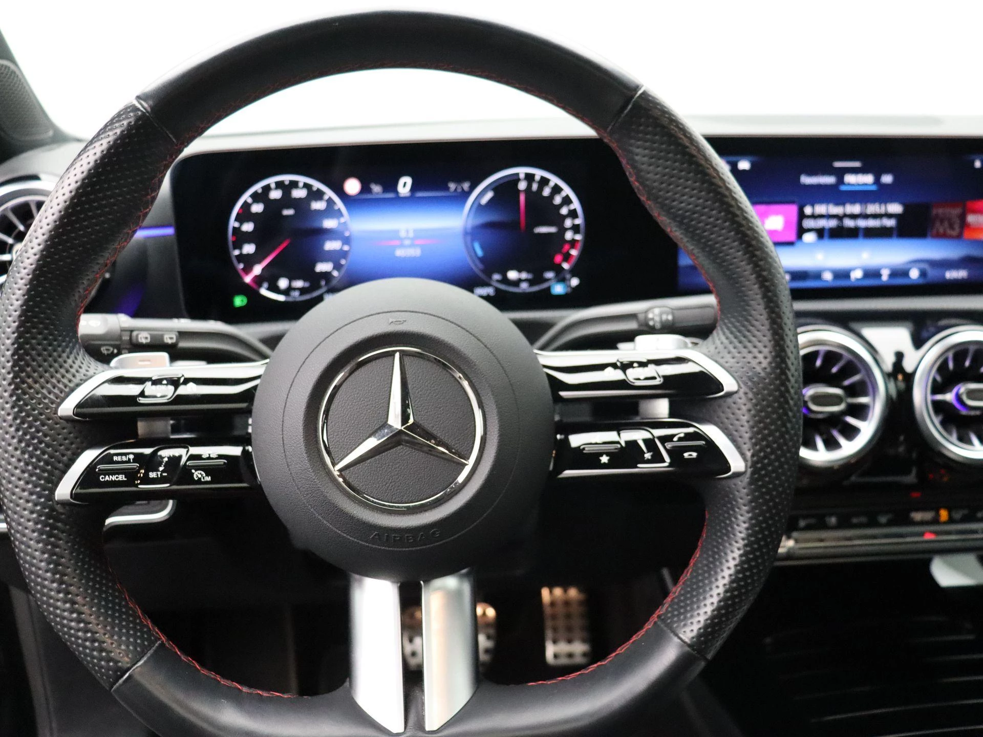 Mercedes-Benz Classe A 250 e AMG Line + PANORAMISCH DAK + CARPLAY + NIGHTPAKKET +