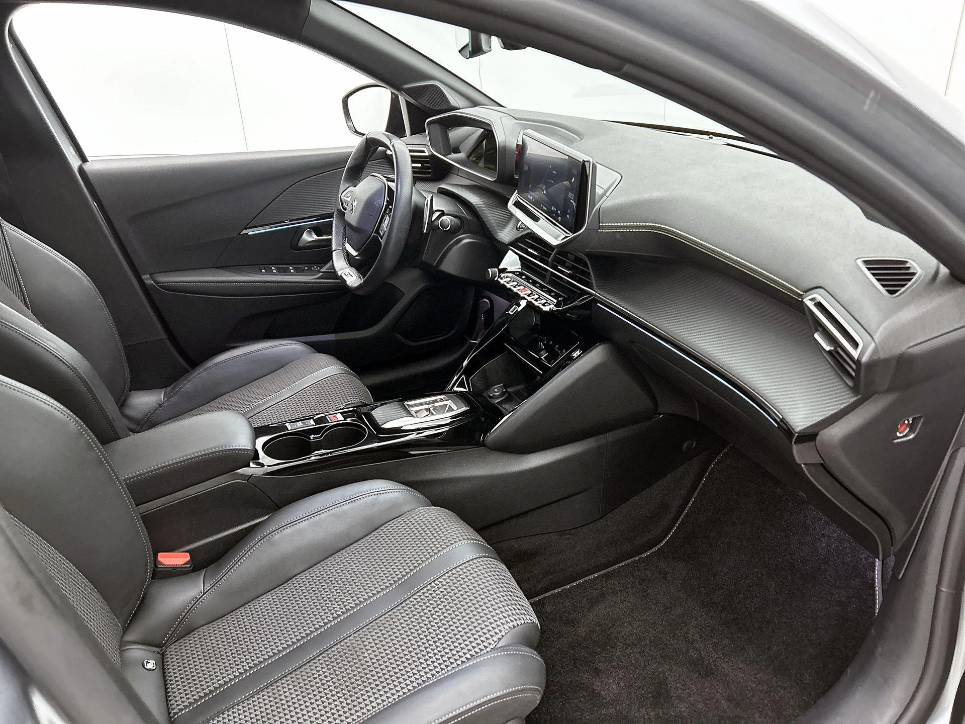 Peugeot-208-image-20