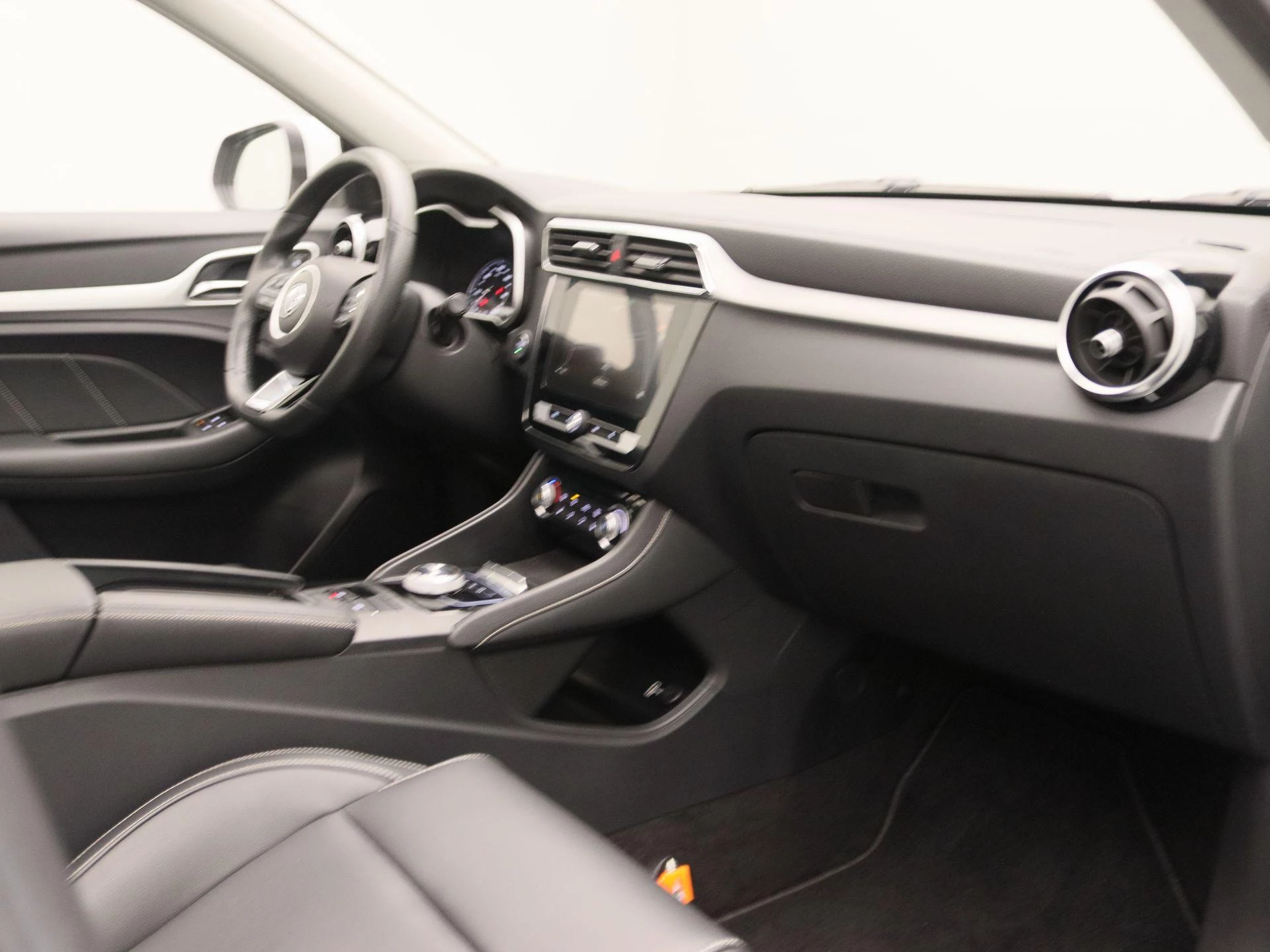 MG-ZS EV-image-24