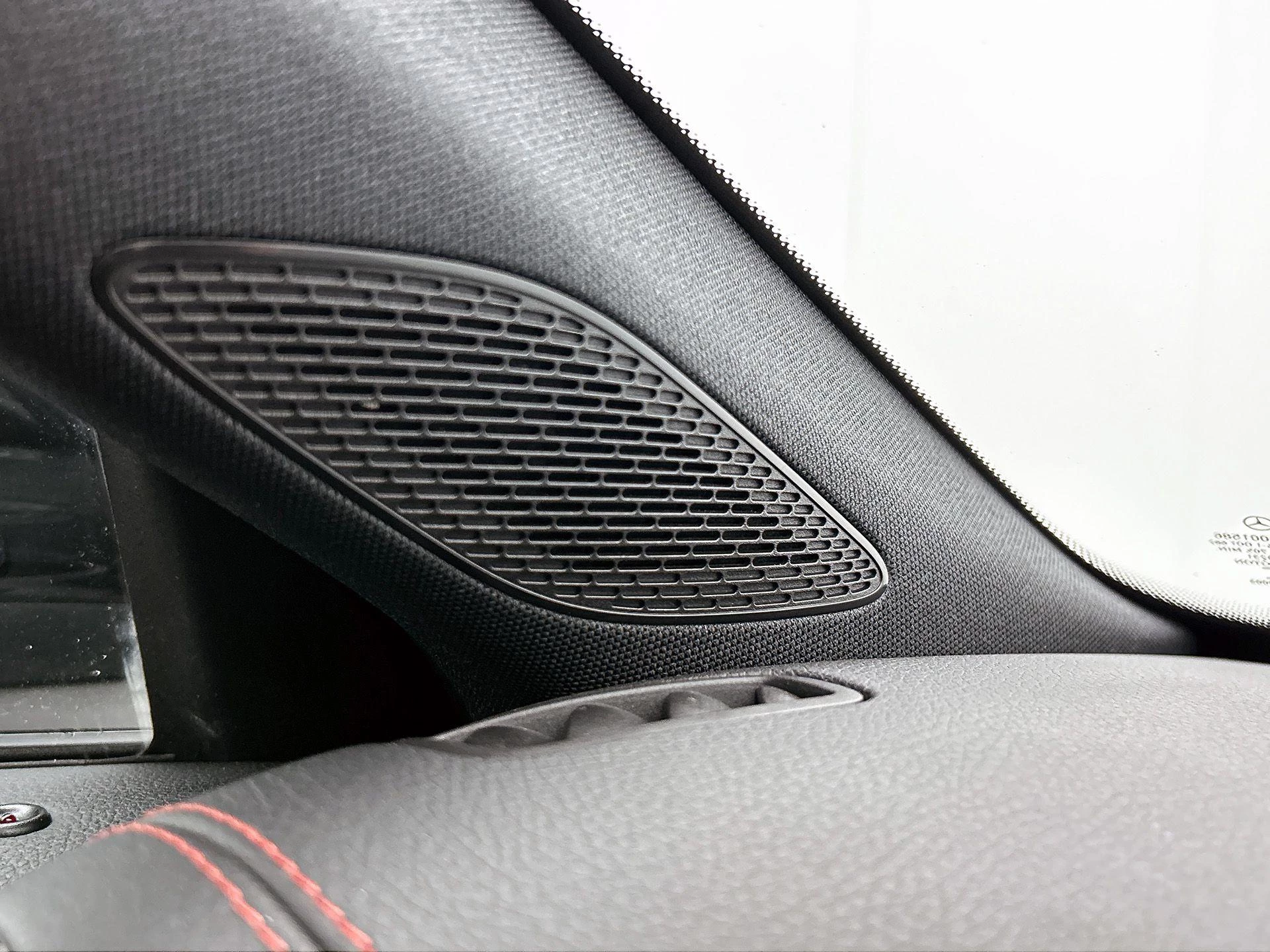 Mercedes-Benz-CLA-image-17