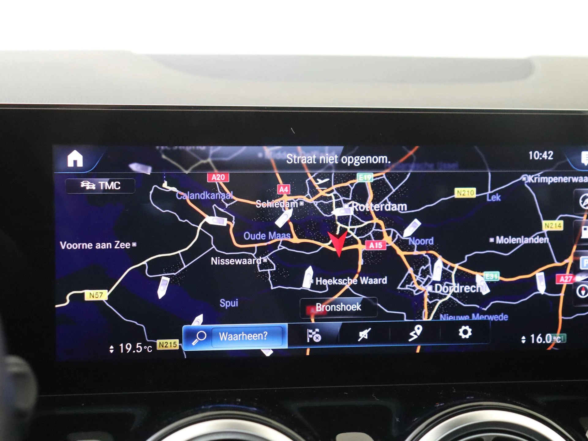 Mercedes-Benz-EQA-image-16