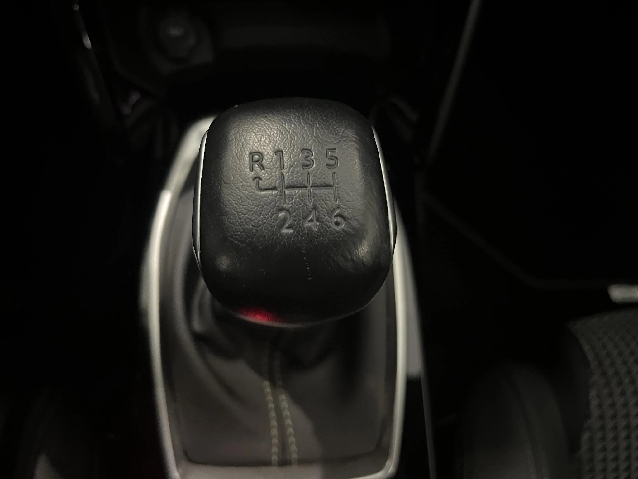 Peugeot-2008-image-12