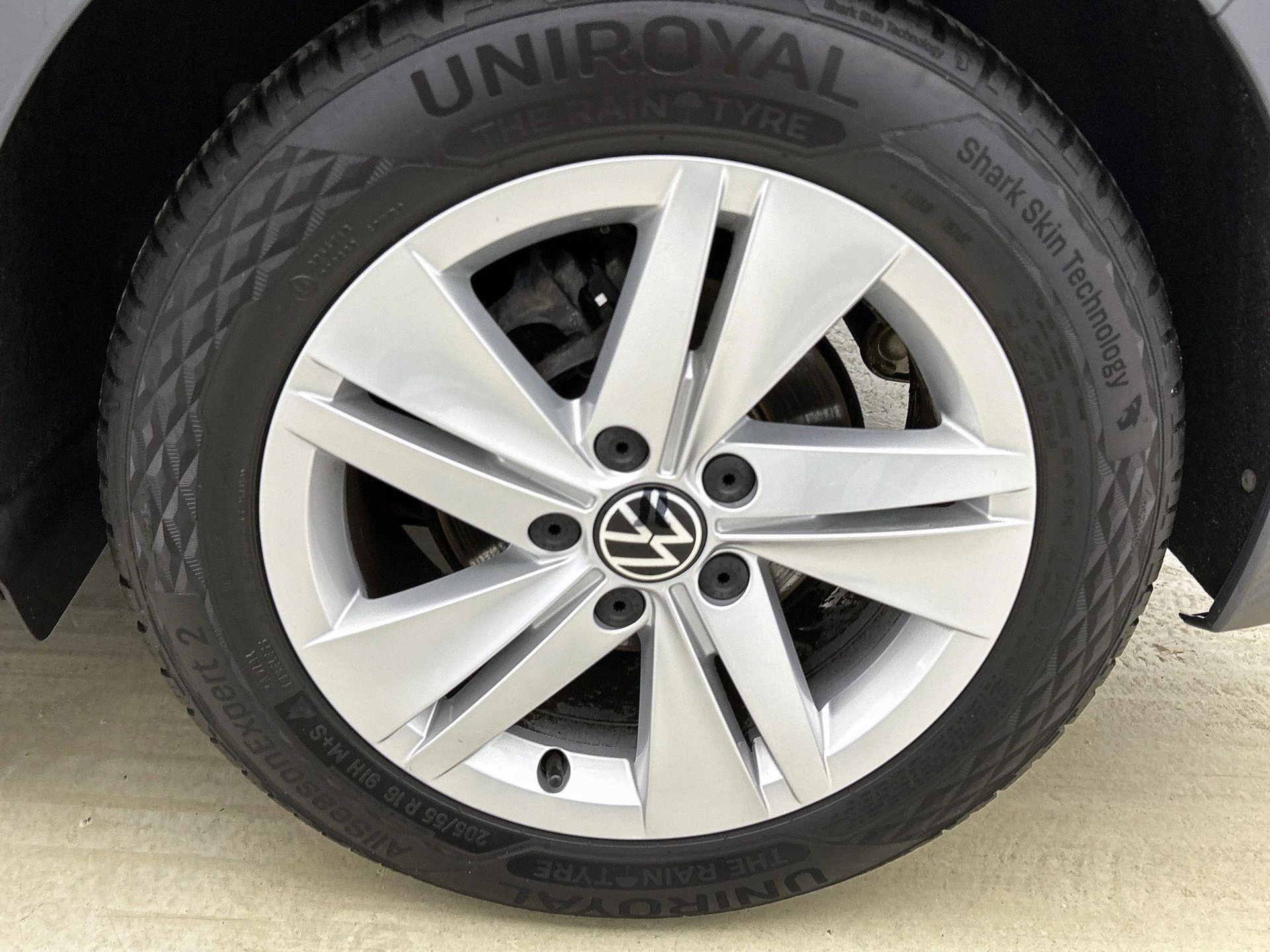 Volkswagen-Golf-image-29