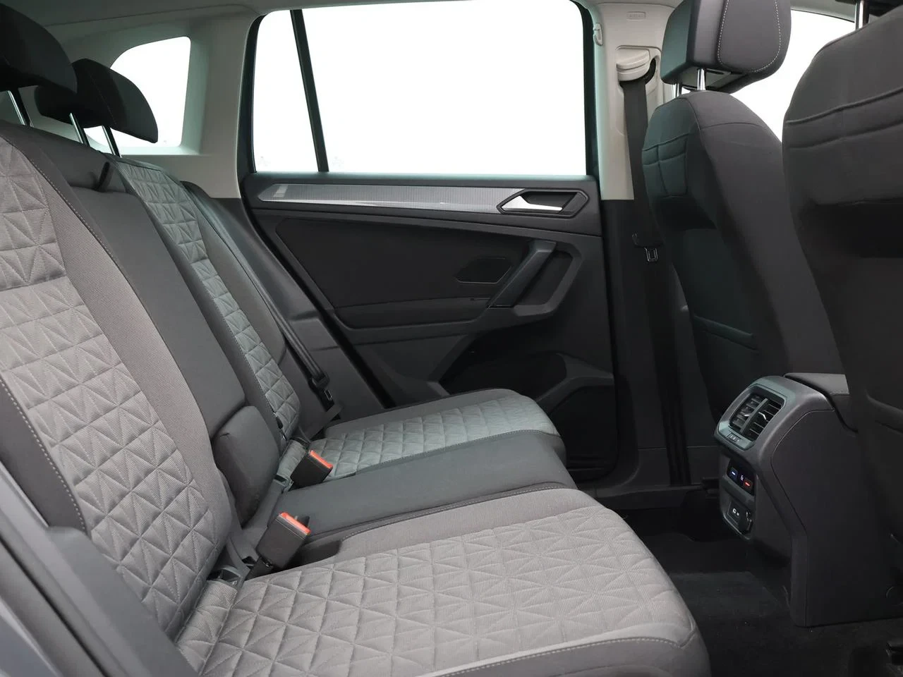 Volkswagen-Tiguan-image-9