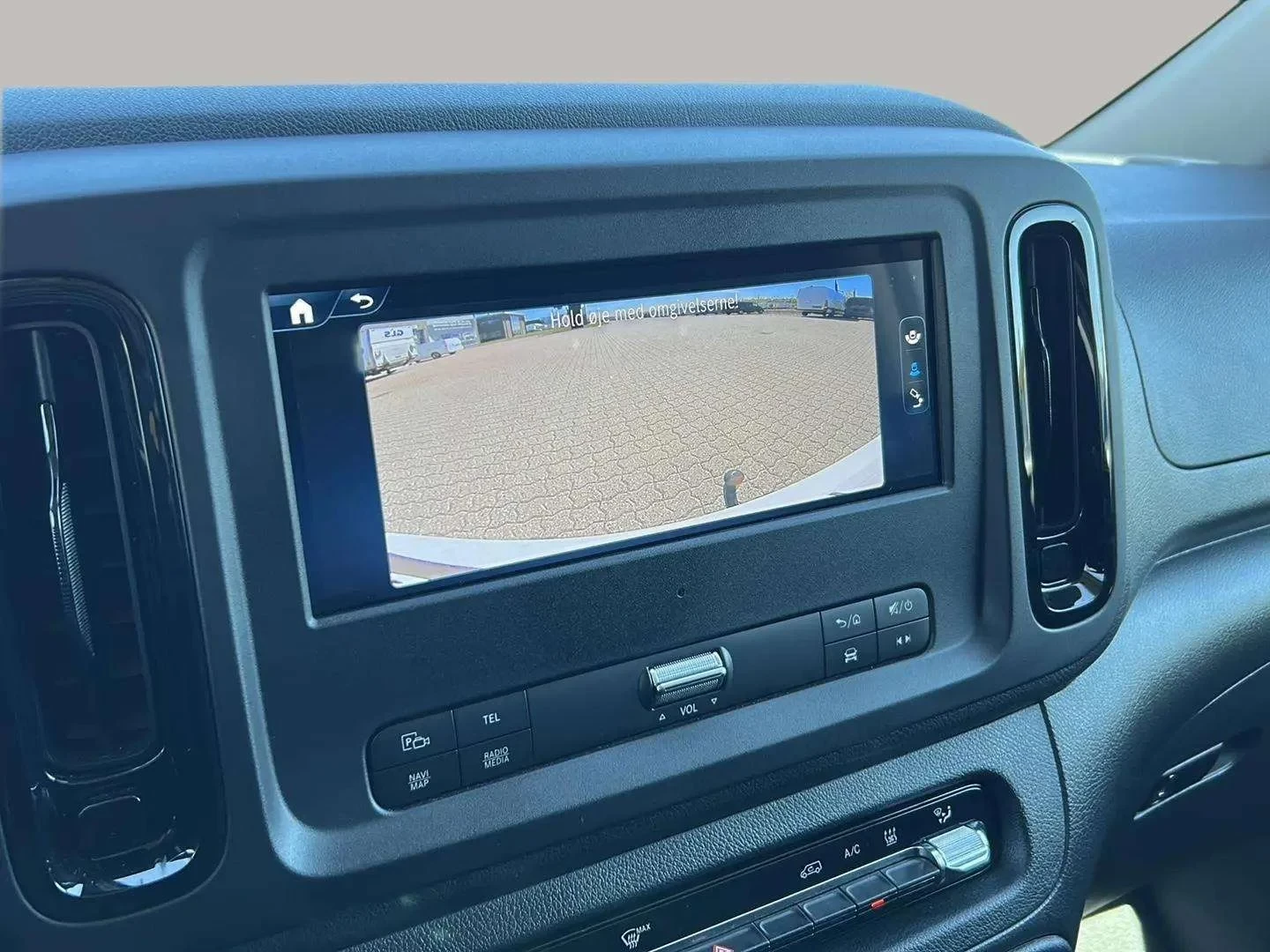 Mercedes-Benz-Vito-image-12