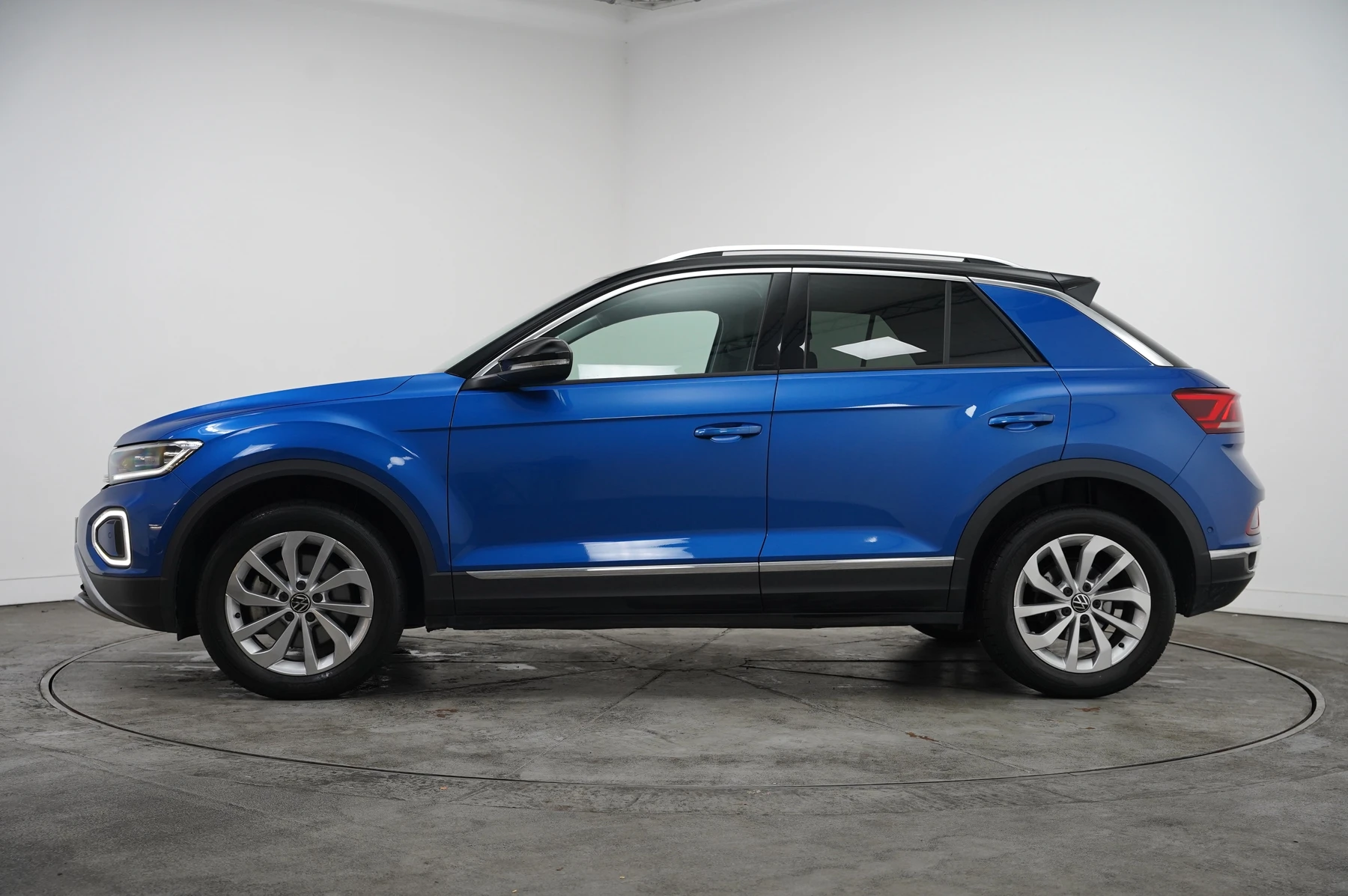 Volkswagen-T-Roc-image-15
