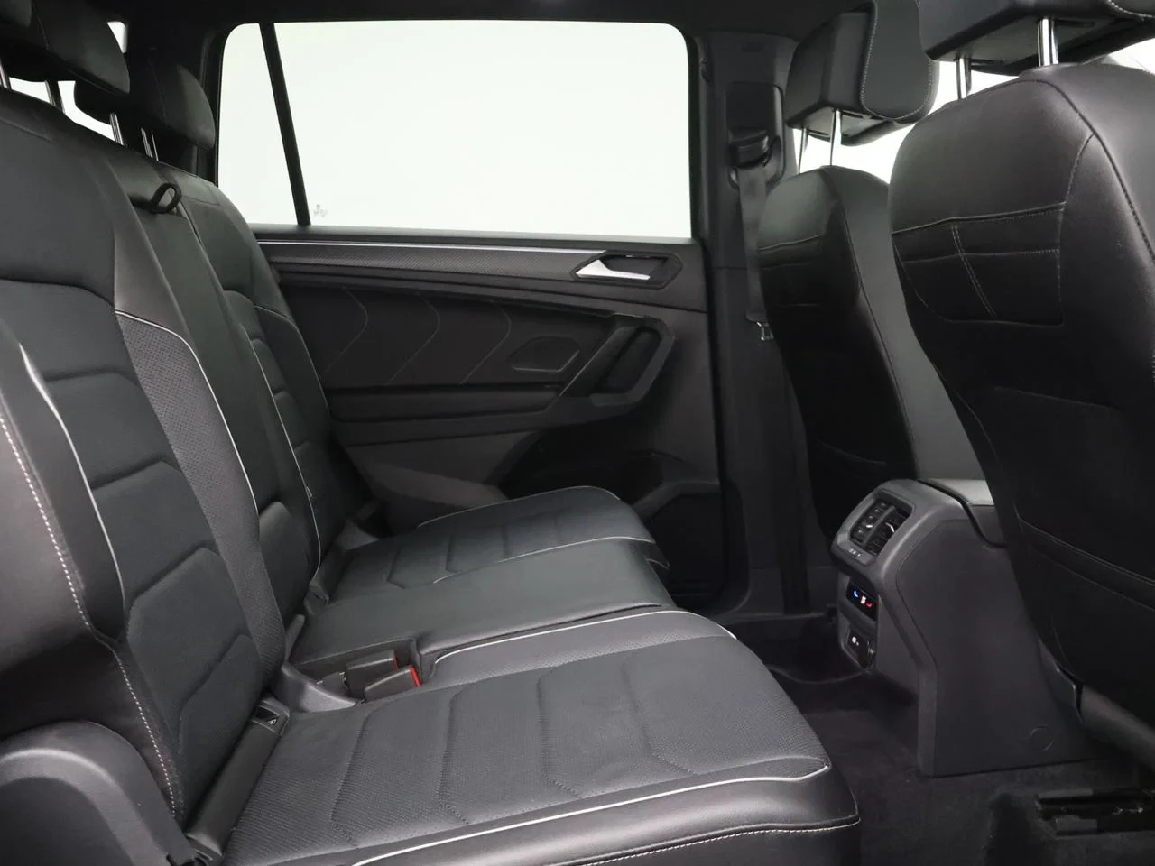 Volkswagen-Tiguan Allspace-image-5