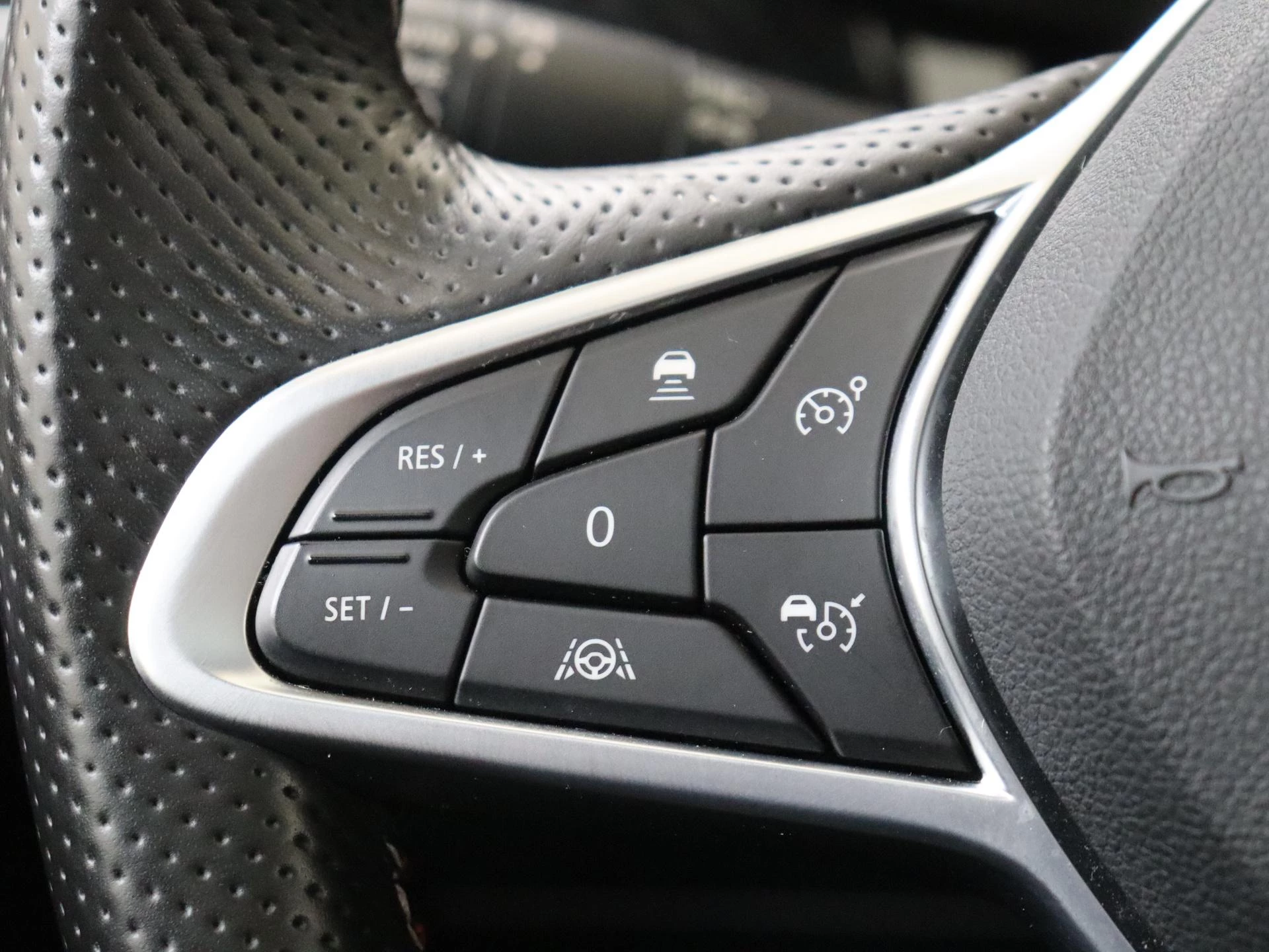 Renault-Arkana-image-12