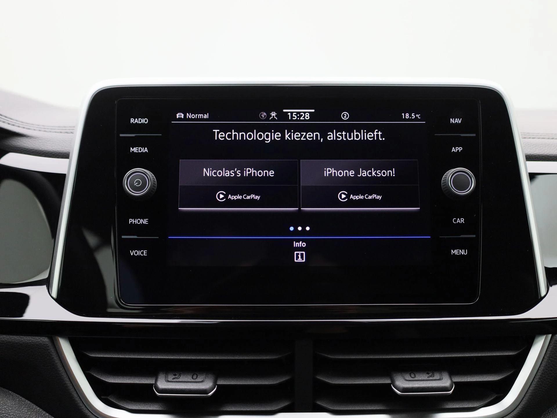 Volkswagen-T-Roc-image-21
