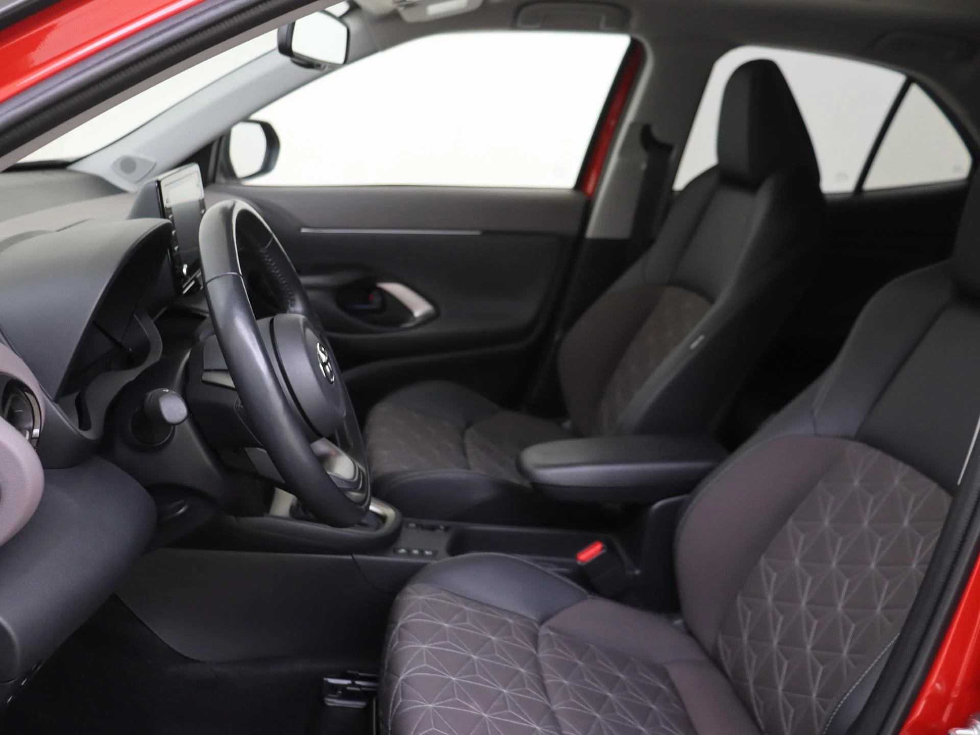 Toyota-Yaris Cross-image-13