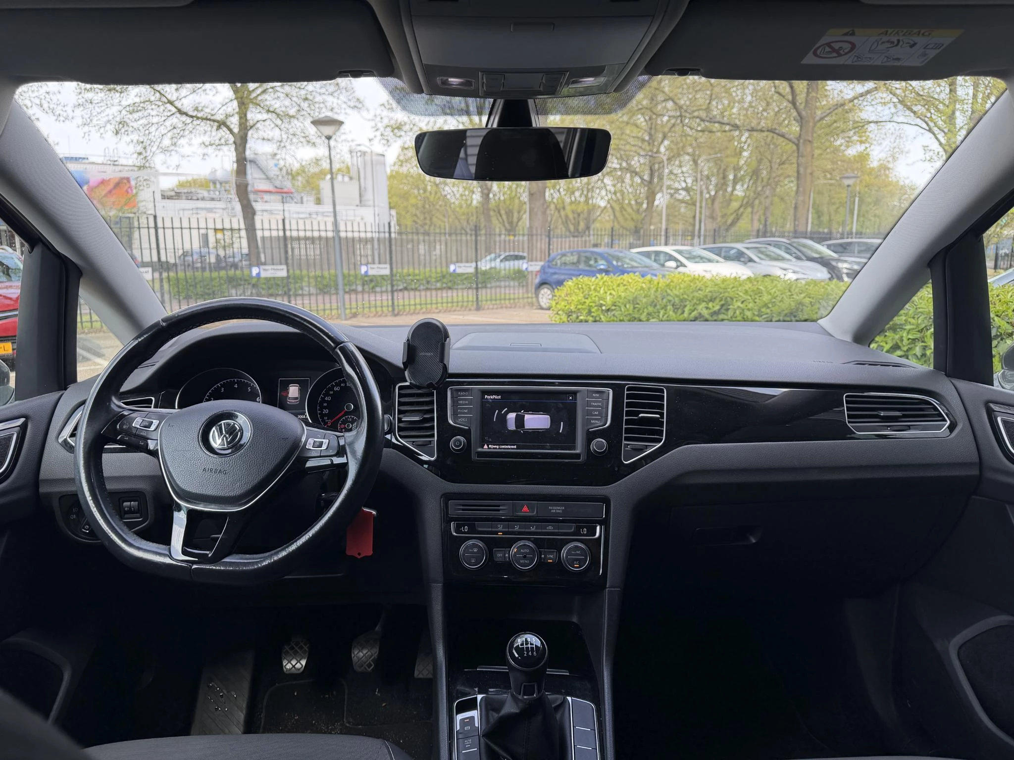 Volkswagen-Golf Sportsvan-image-2