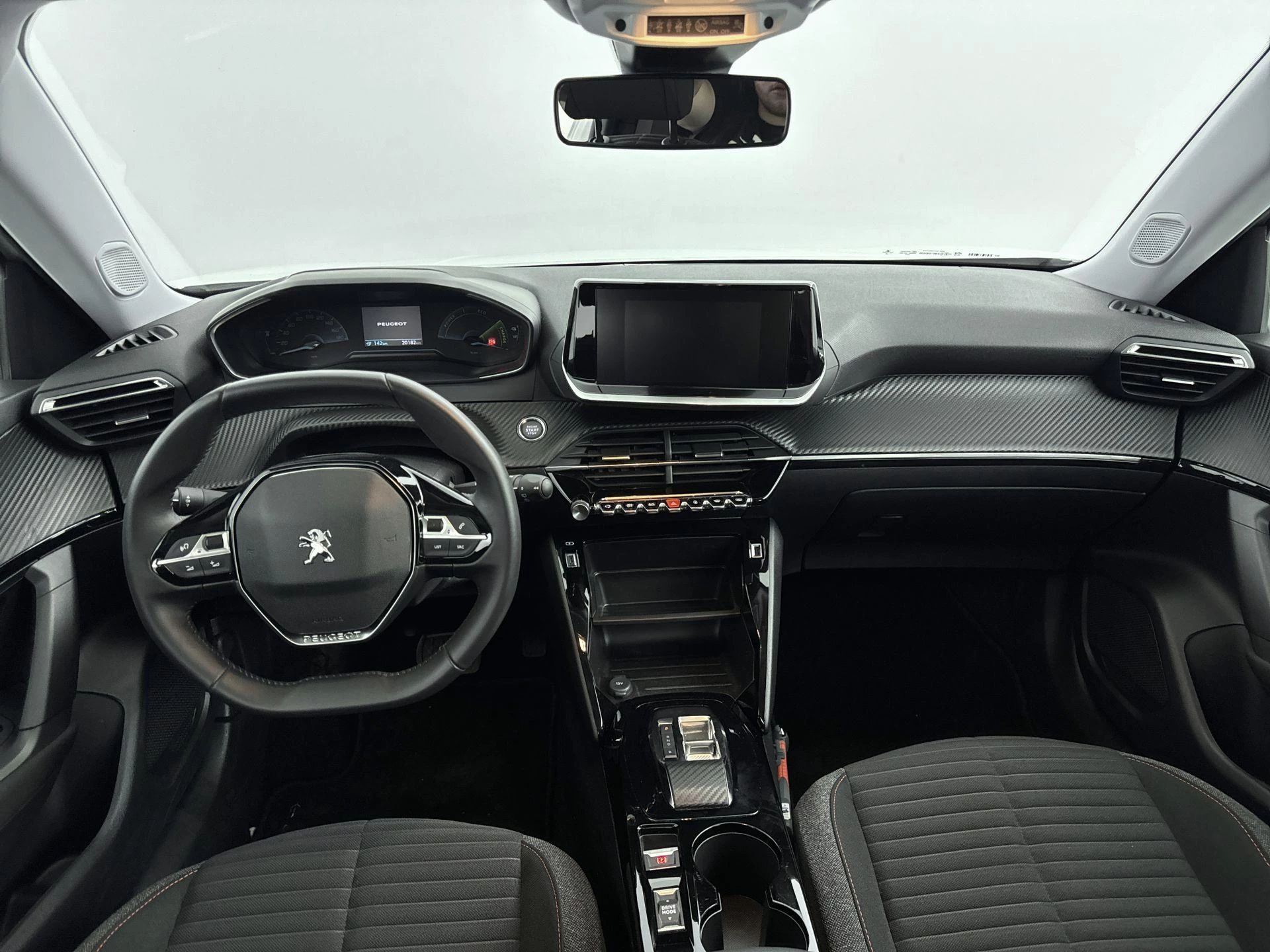 Peugeot-e-2008-image-11