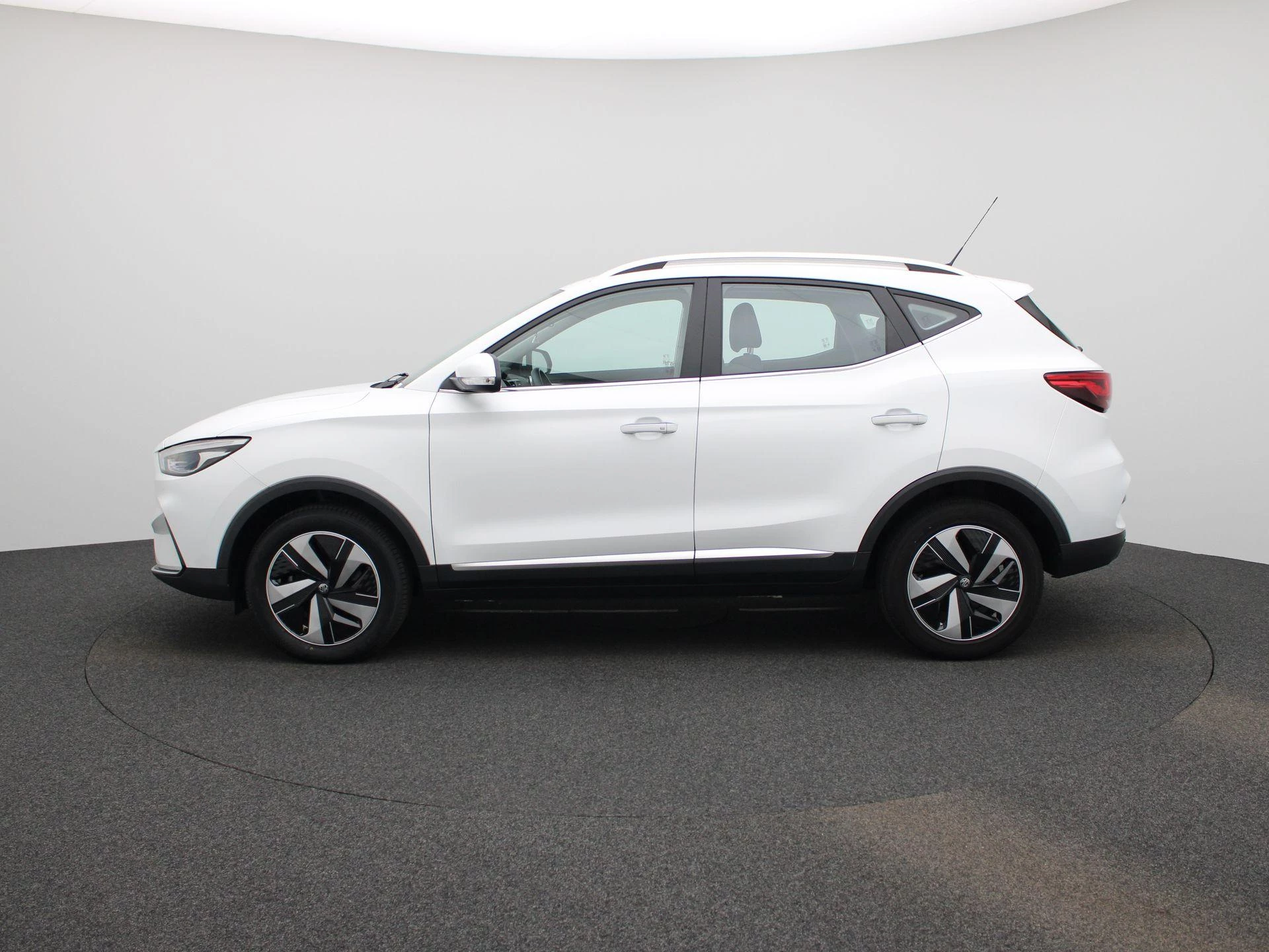 MG-ZS EV-image-3
