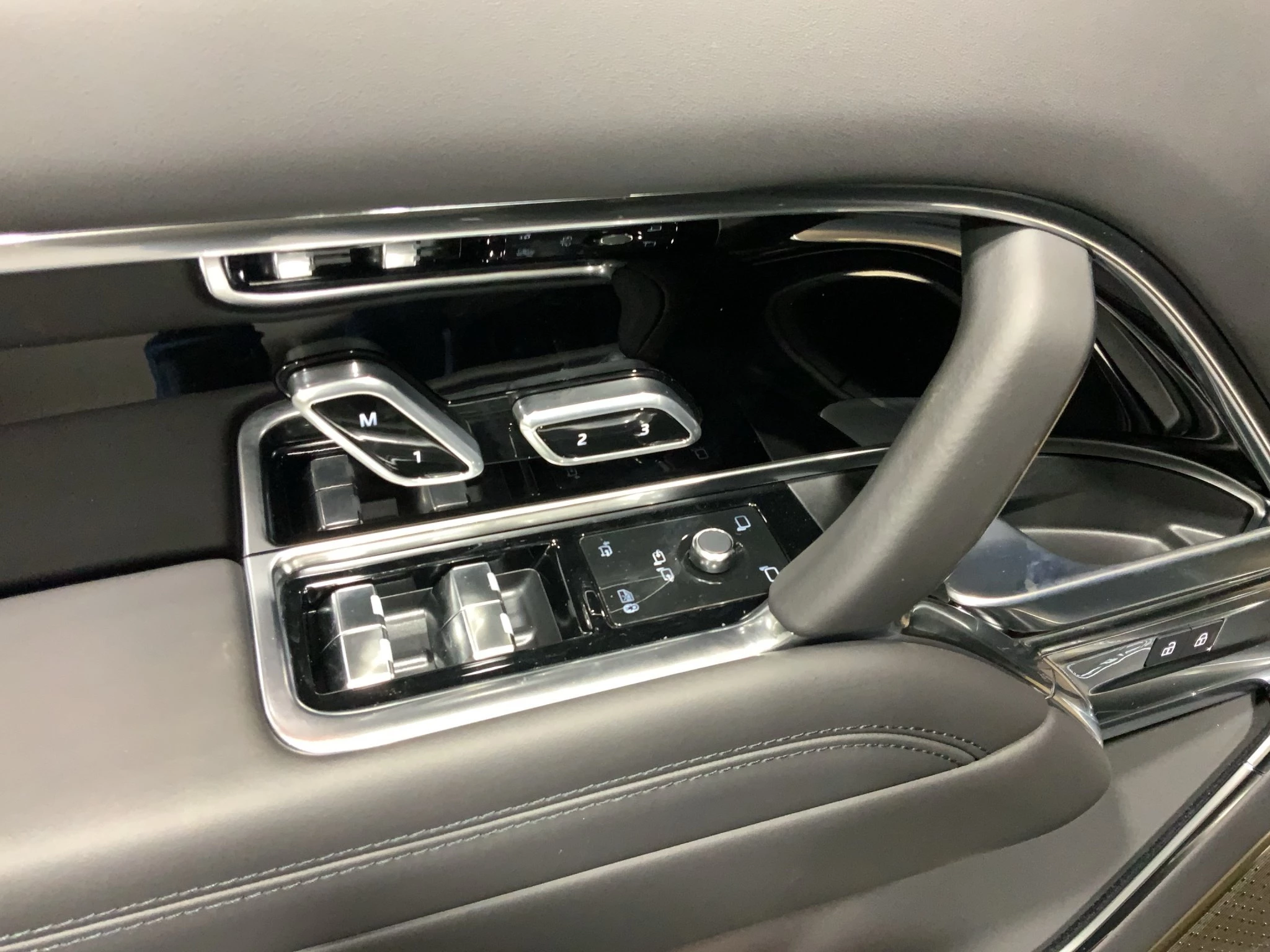 Land Rover-Range Rover-image-15